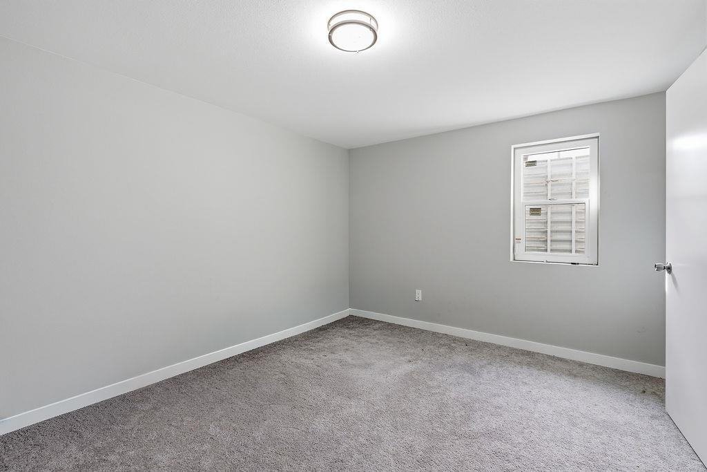 295 SW Railroad Ave - Photo 16