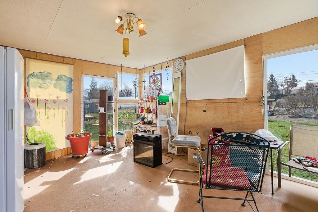 295 SW Railroad Ave - Photo 20