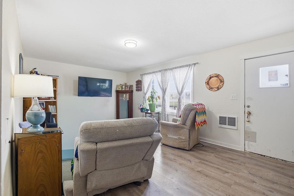 295 SW Railroad Ave - Photo 3