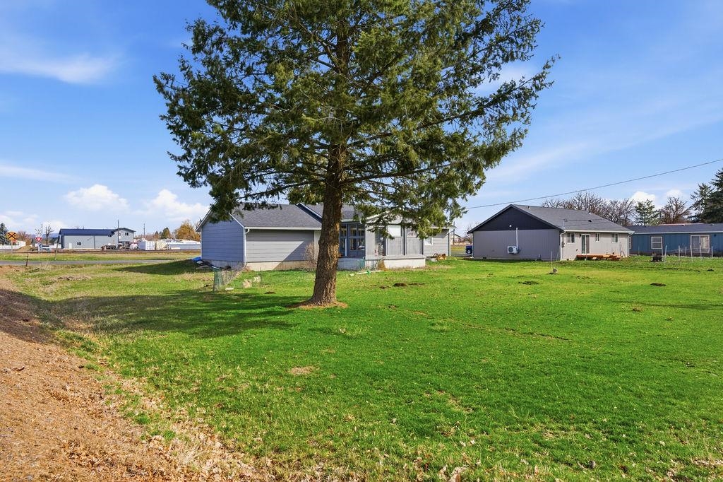295 SW Railroad Ave - Photo 24