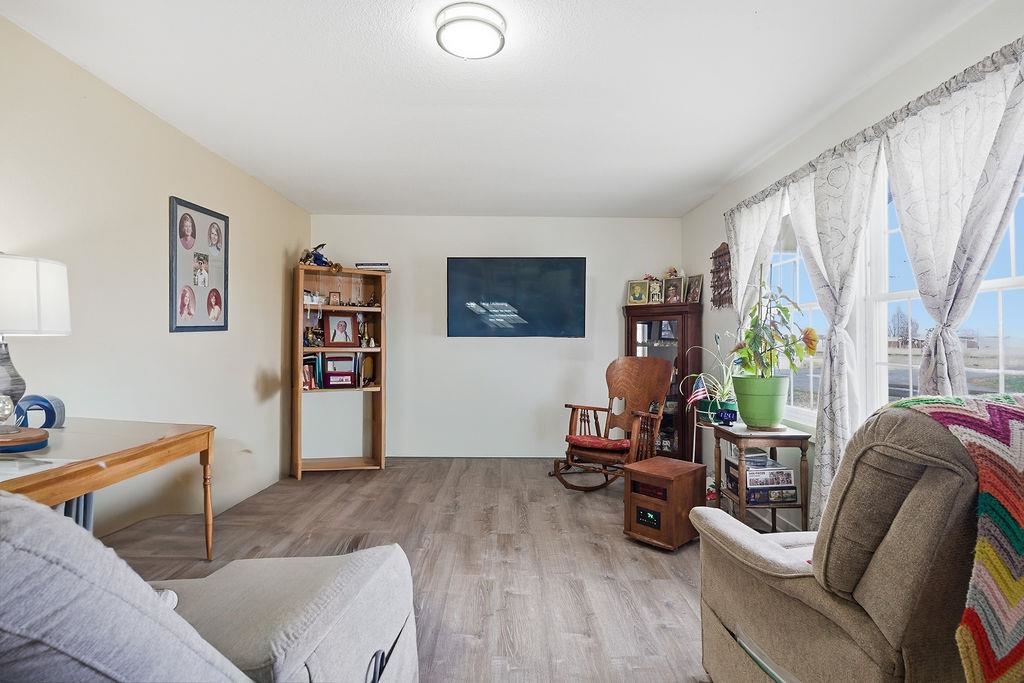 295 SW Railroad Ave - Photo 4