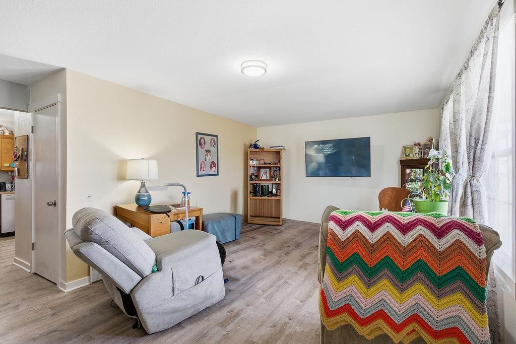 295 SW Railroad Ave - Photo 5