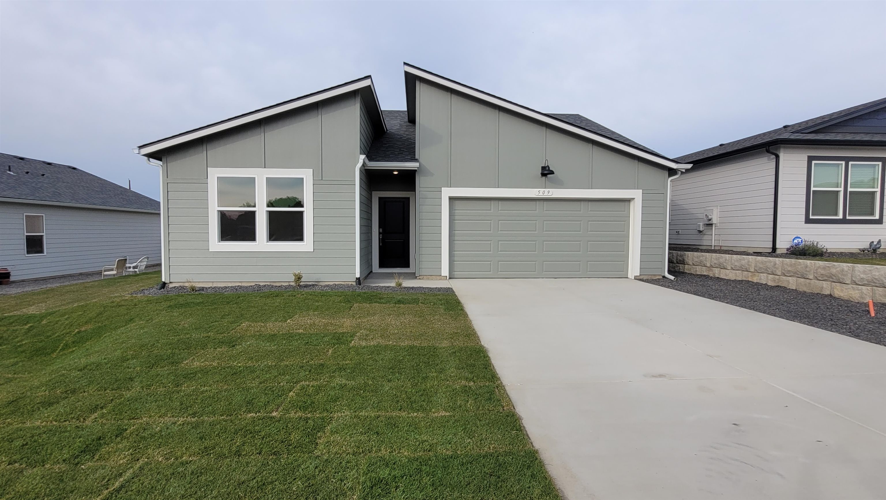 509 E L St - Photo 1