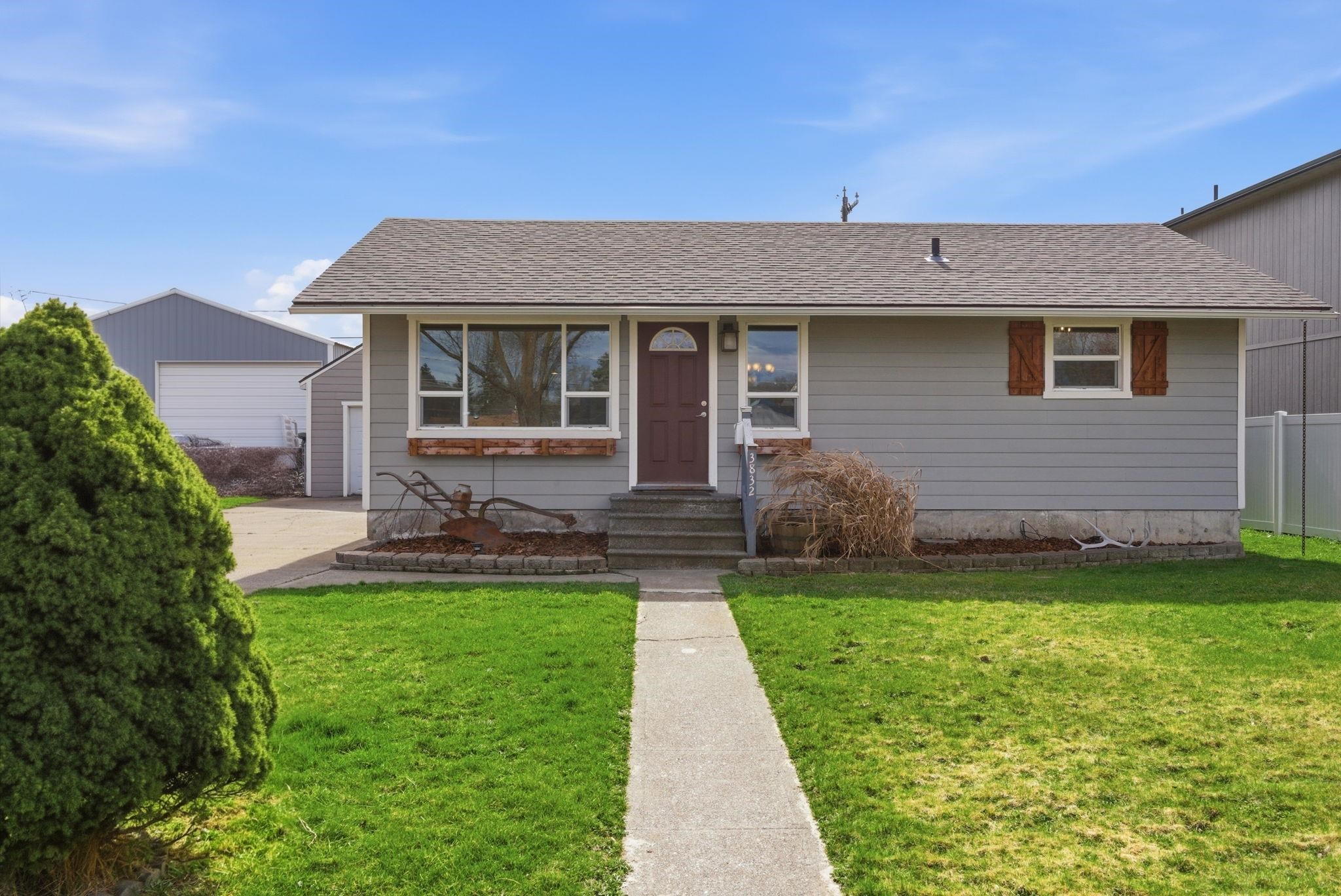 3832 E Grace Ave - Photo 1