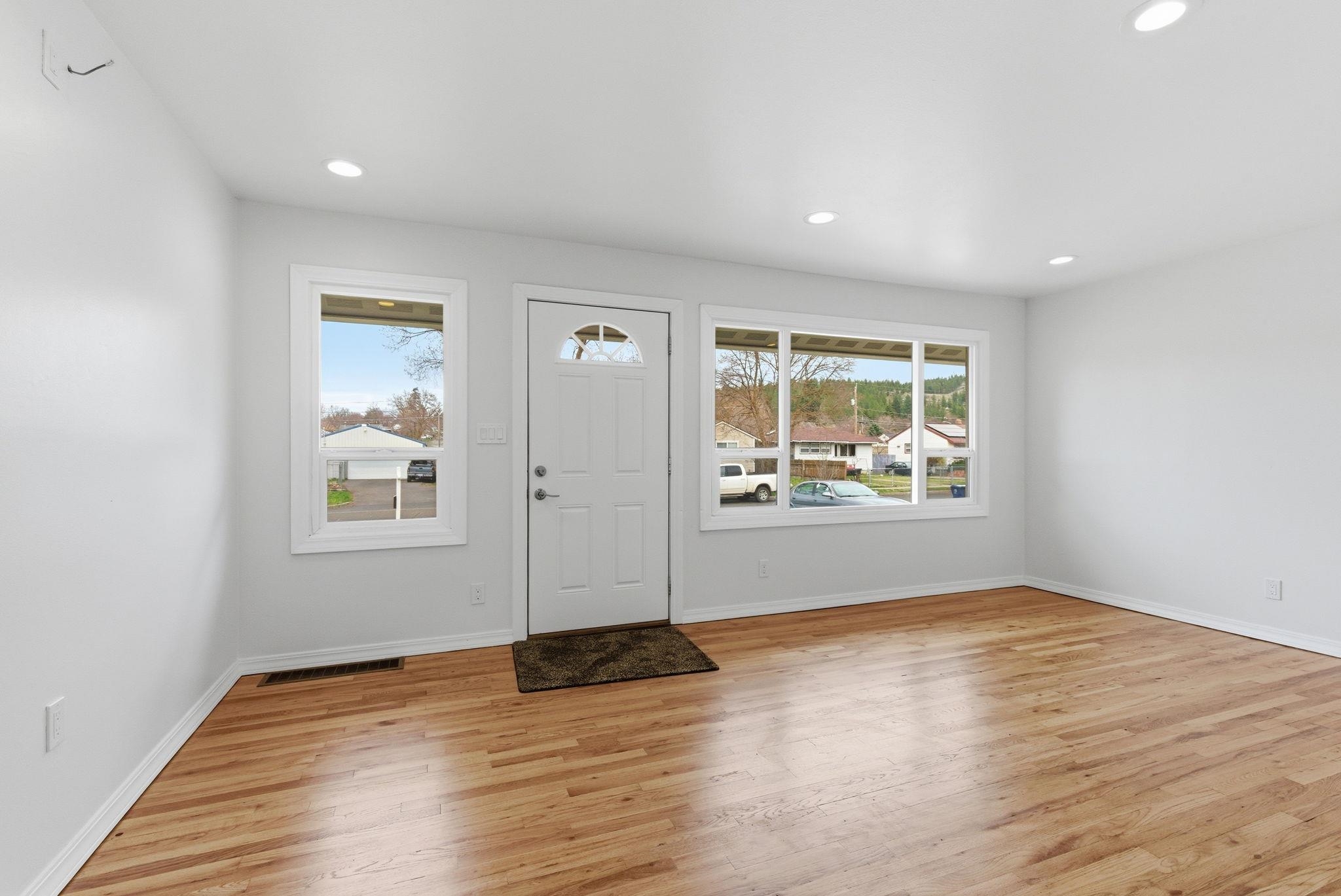 3832 E Grace Ave - Photo 2