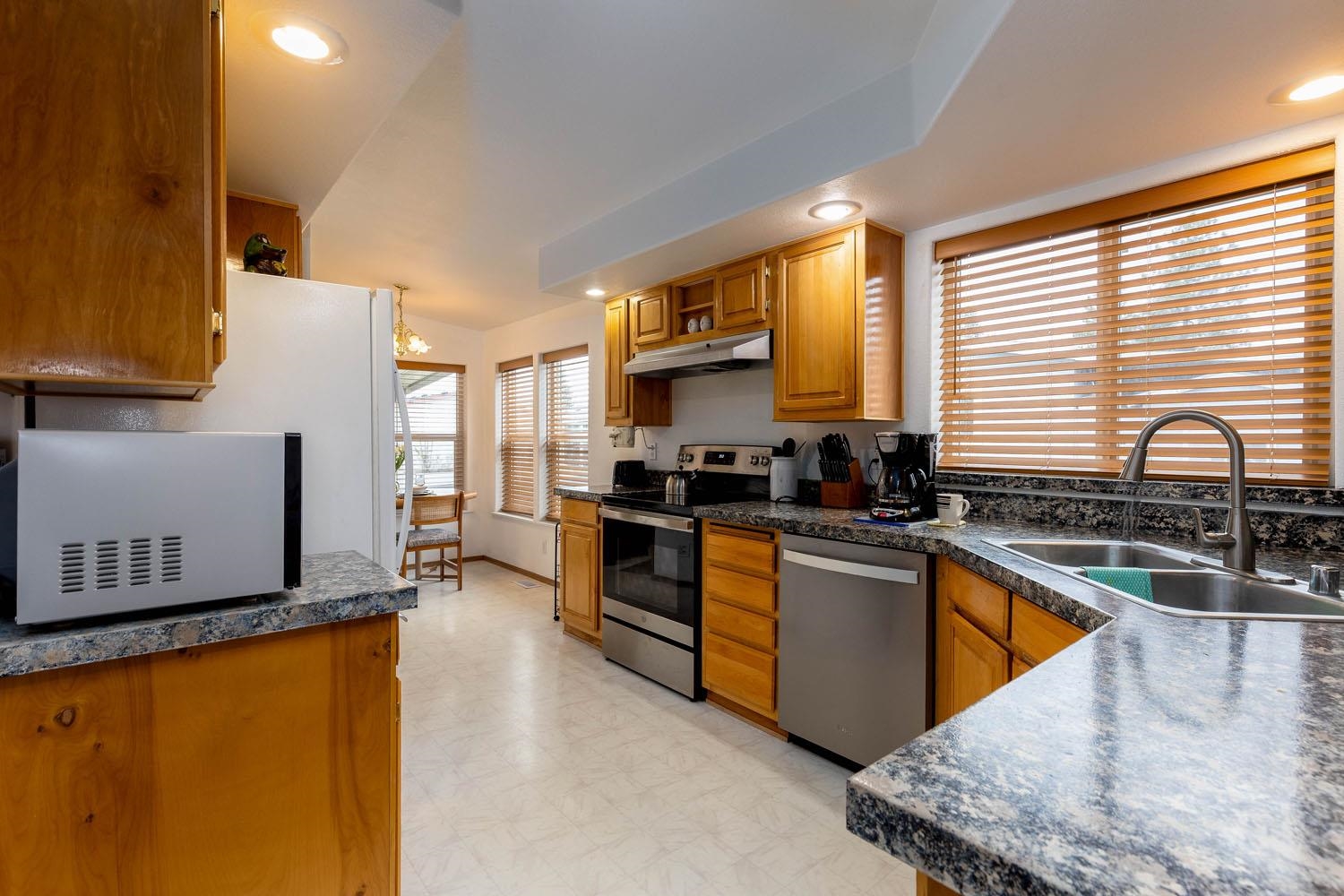 6805 N Crestline St - Photo 8