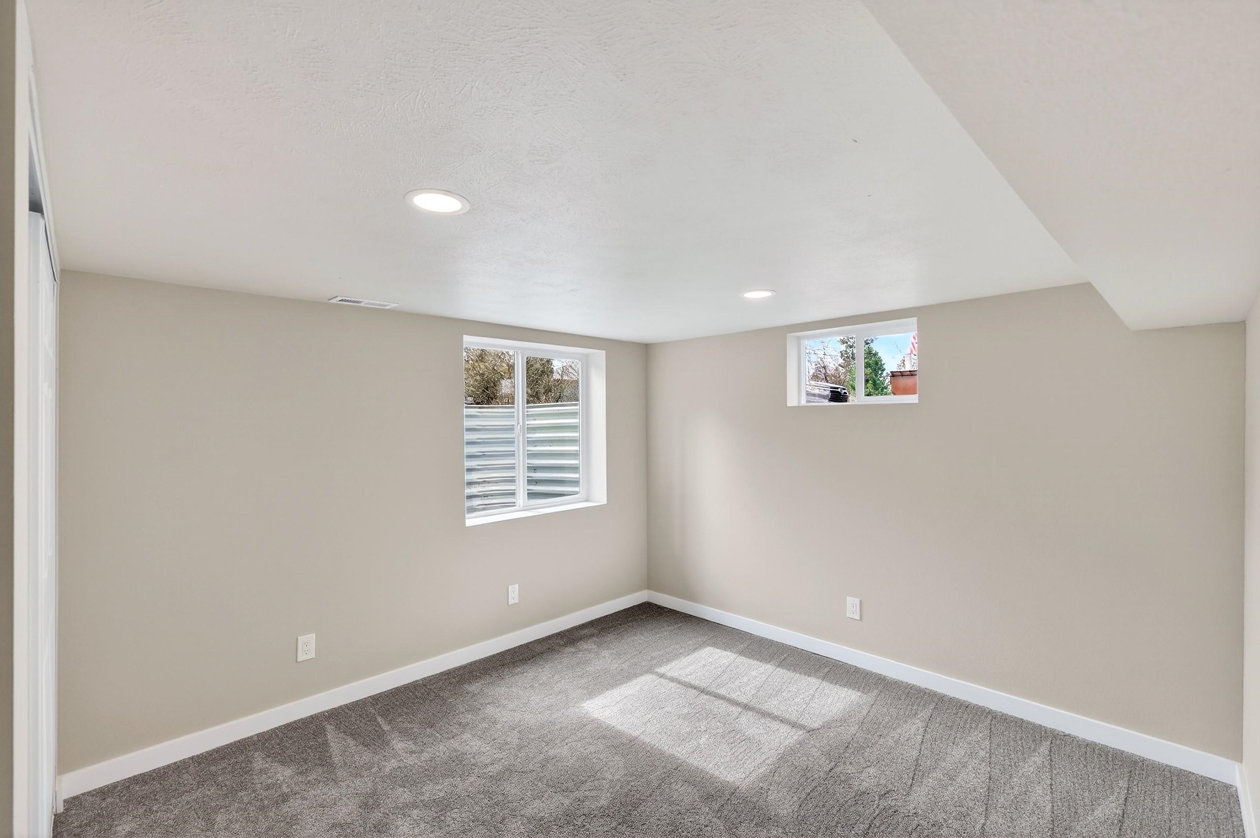 915 E 34th Ave - Photo 12