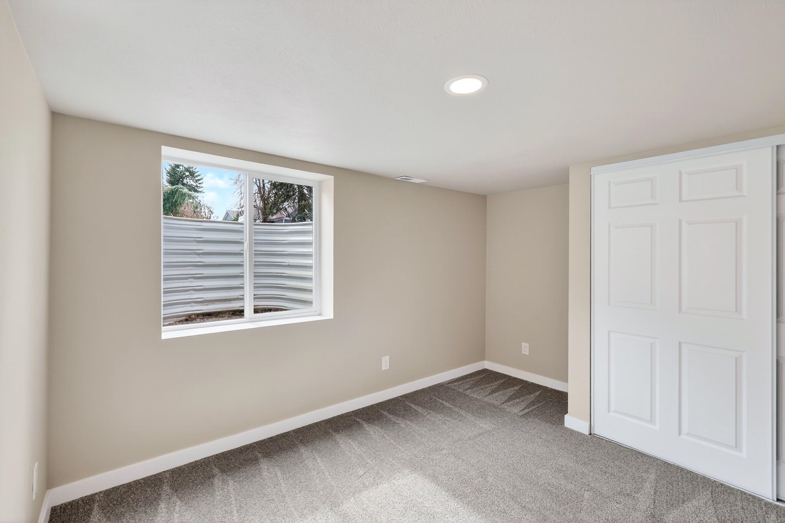915 E 34th Ave - Photo 13