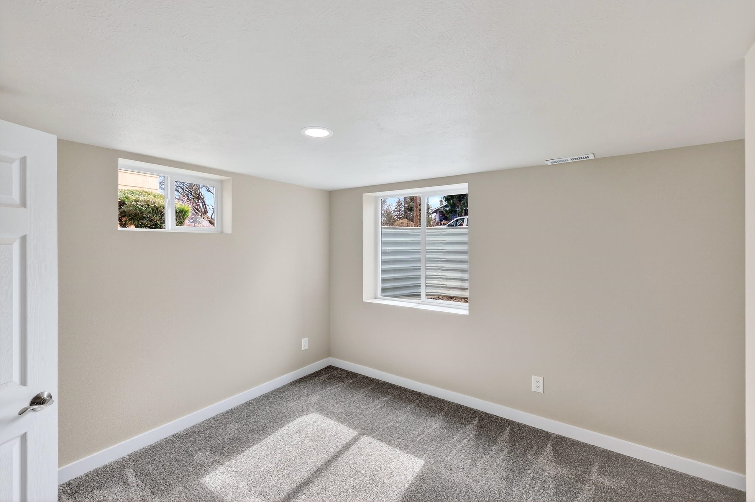 915 E 34th Ave - Photo 14