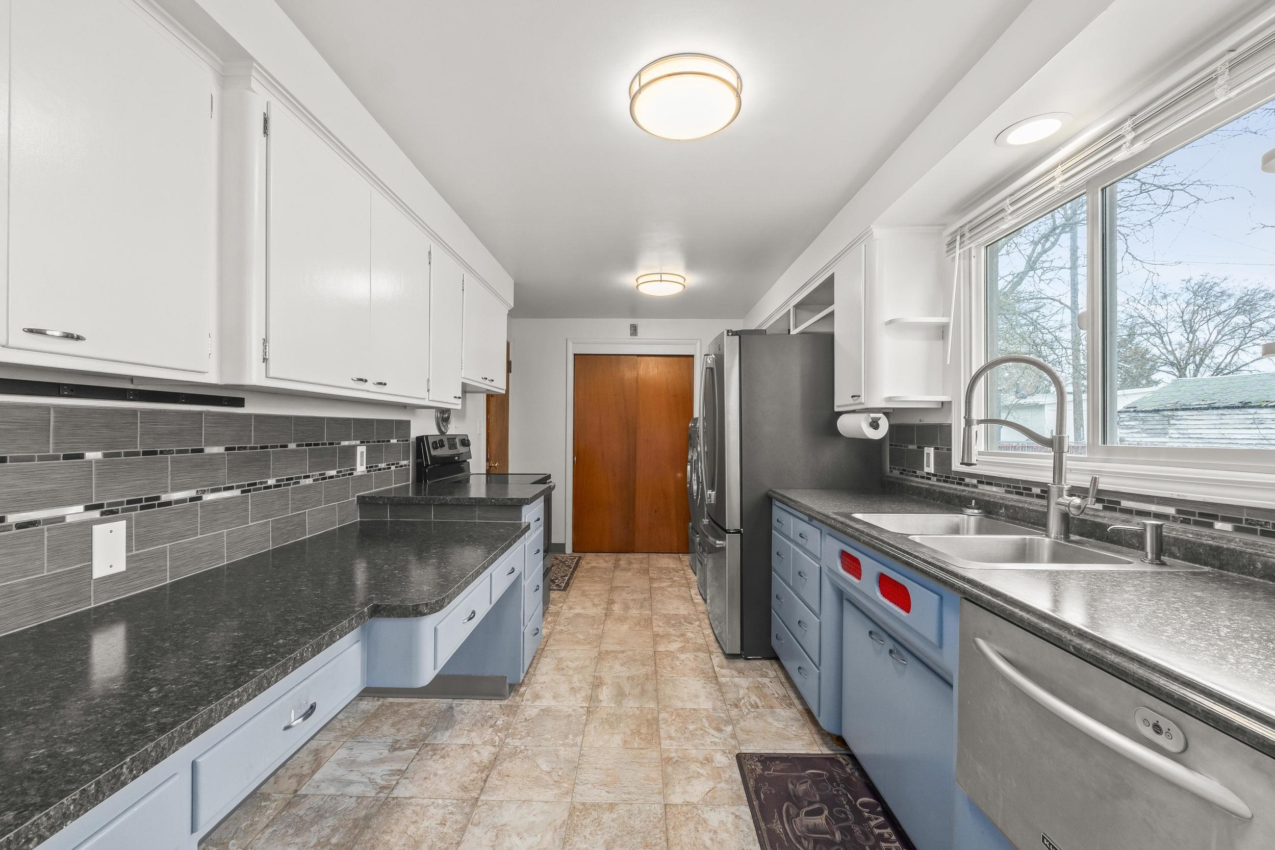 1323 N Bowman Rd - Photo 18