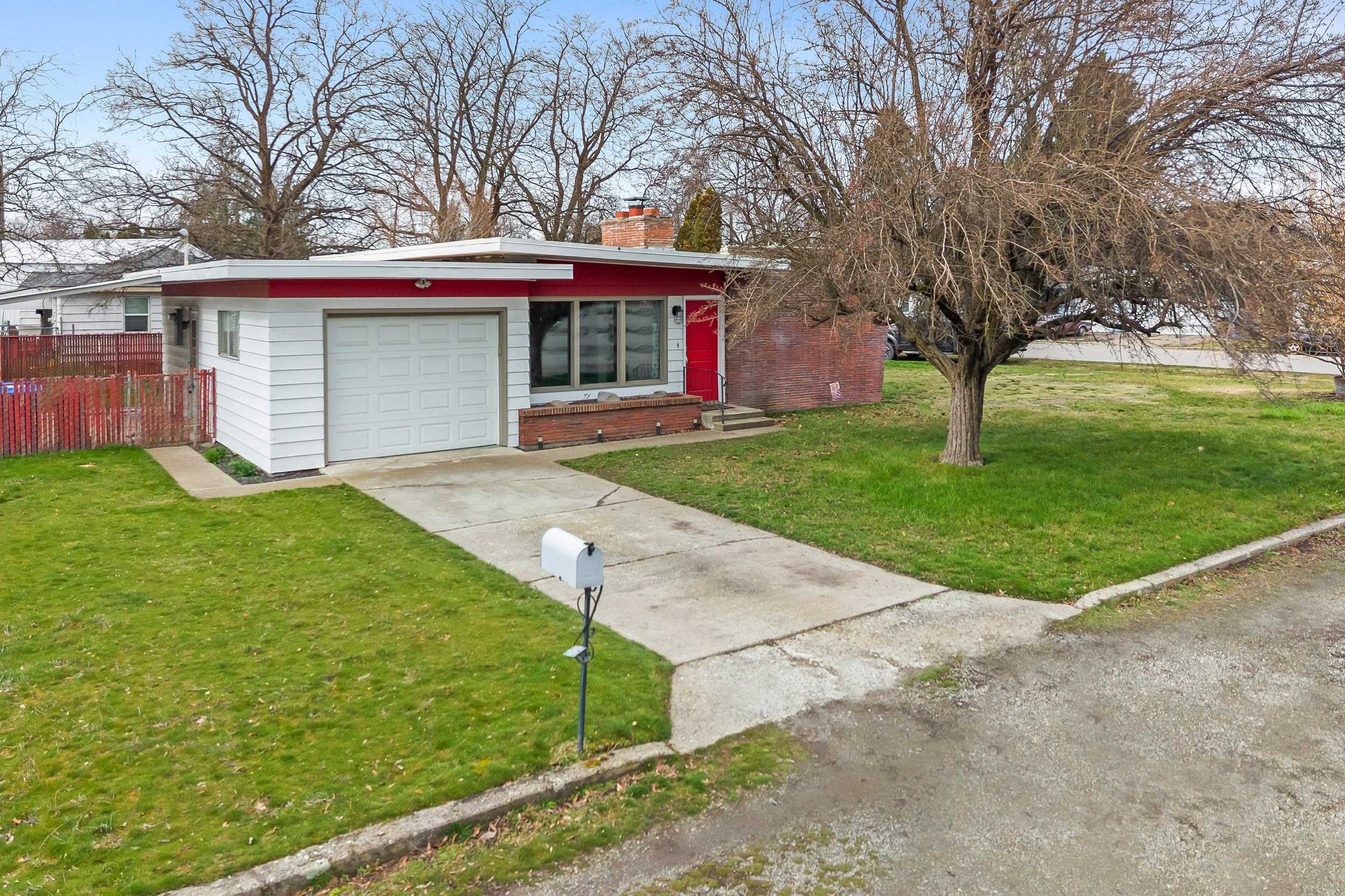1323 N Bowman Rd - Photo 3