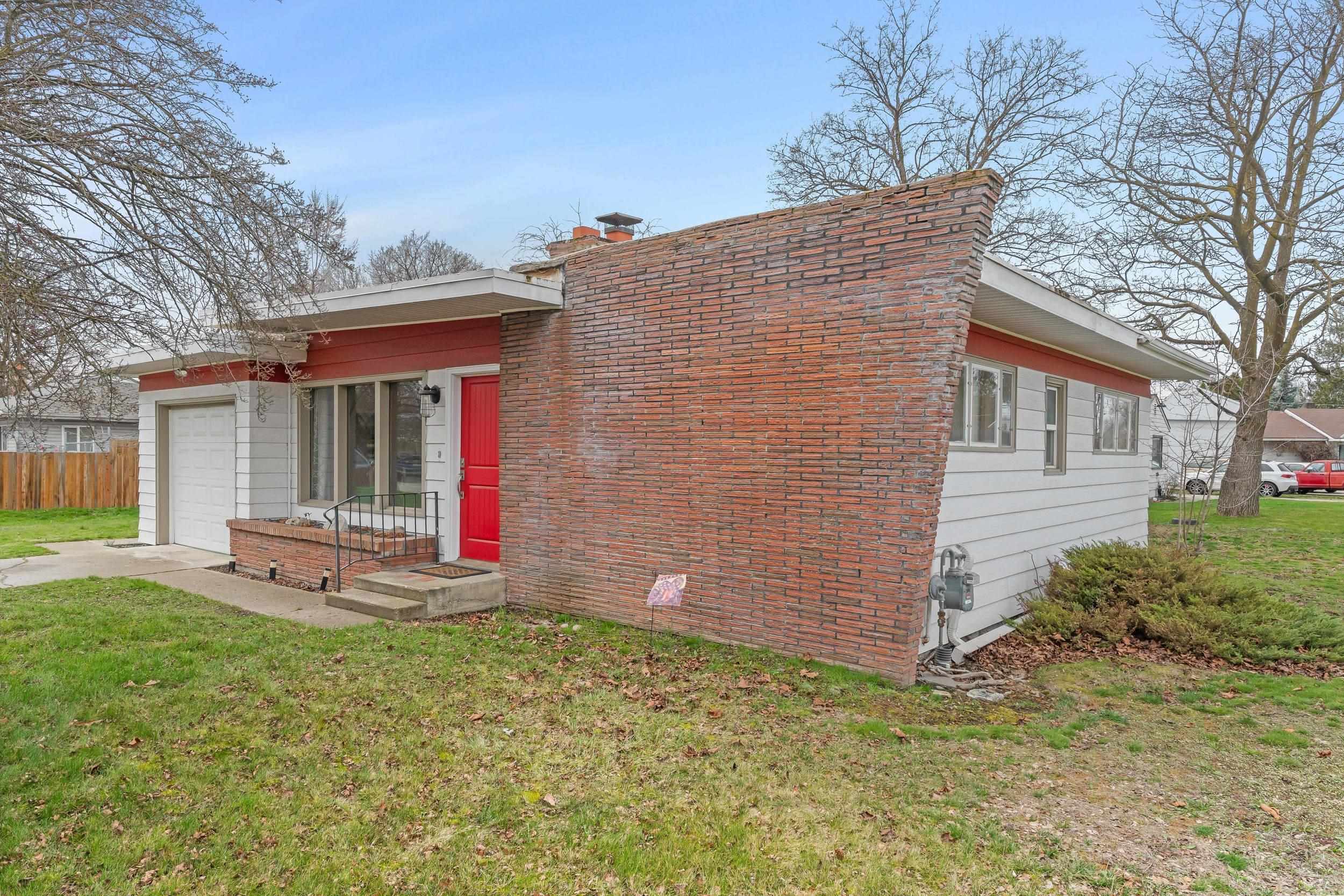 1323 N Bowman Rd - Photo 4