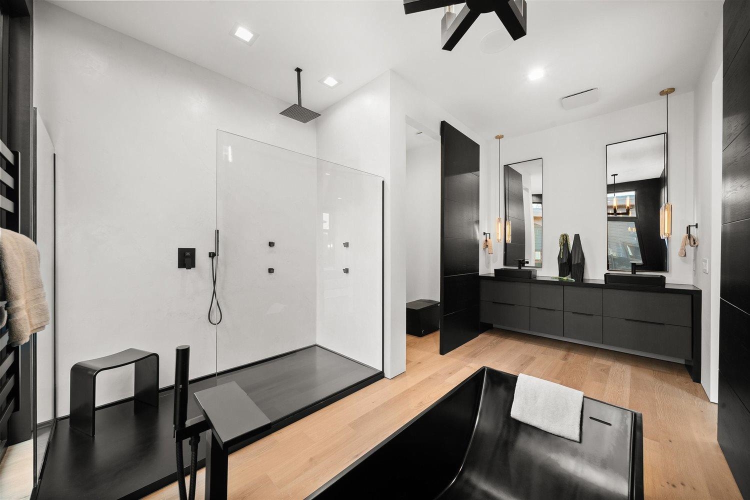 3453 E 46th Ct - Photo 31