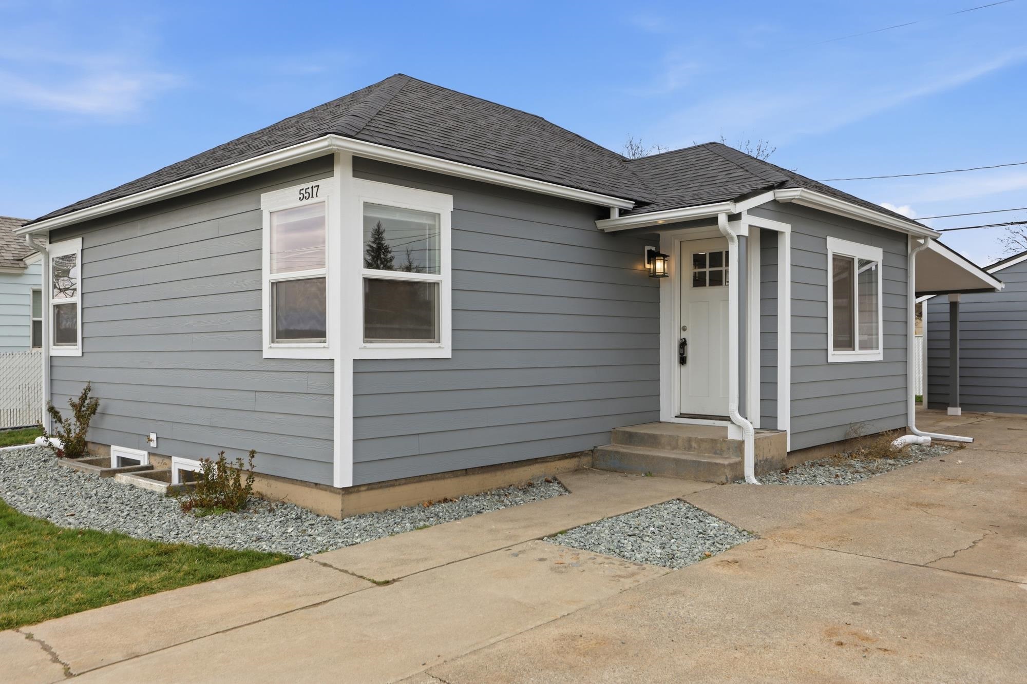 5517 E Parkwater Ave - Photo 1