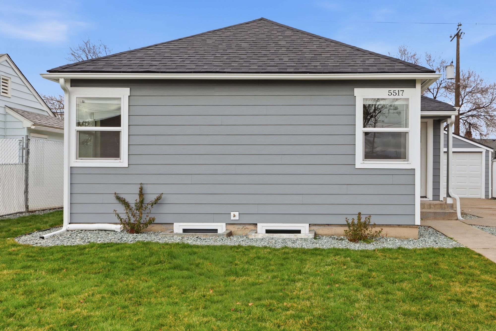 5517 E Parkwater Ave - Photo 3