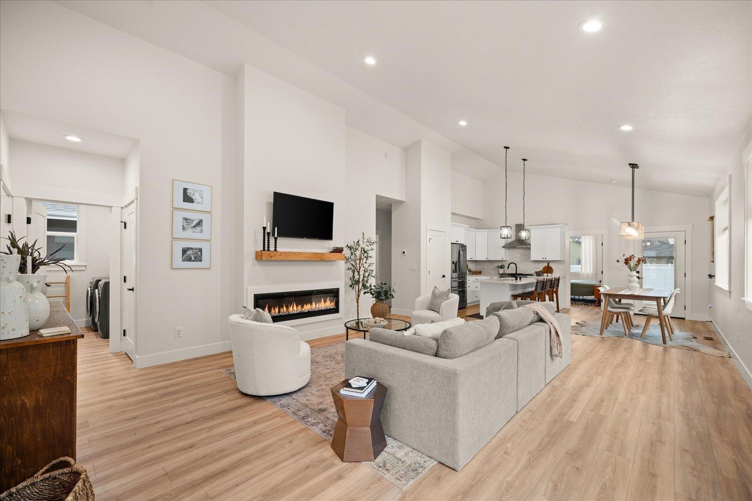 1824 N Jakeman Ct - Photo 3