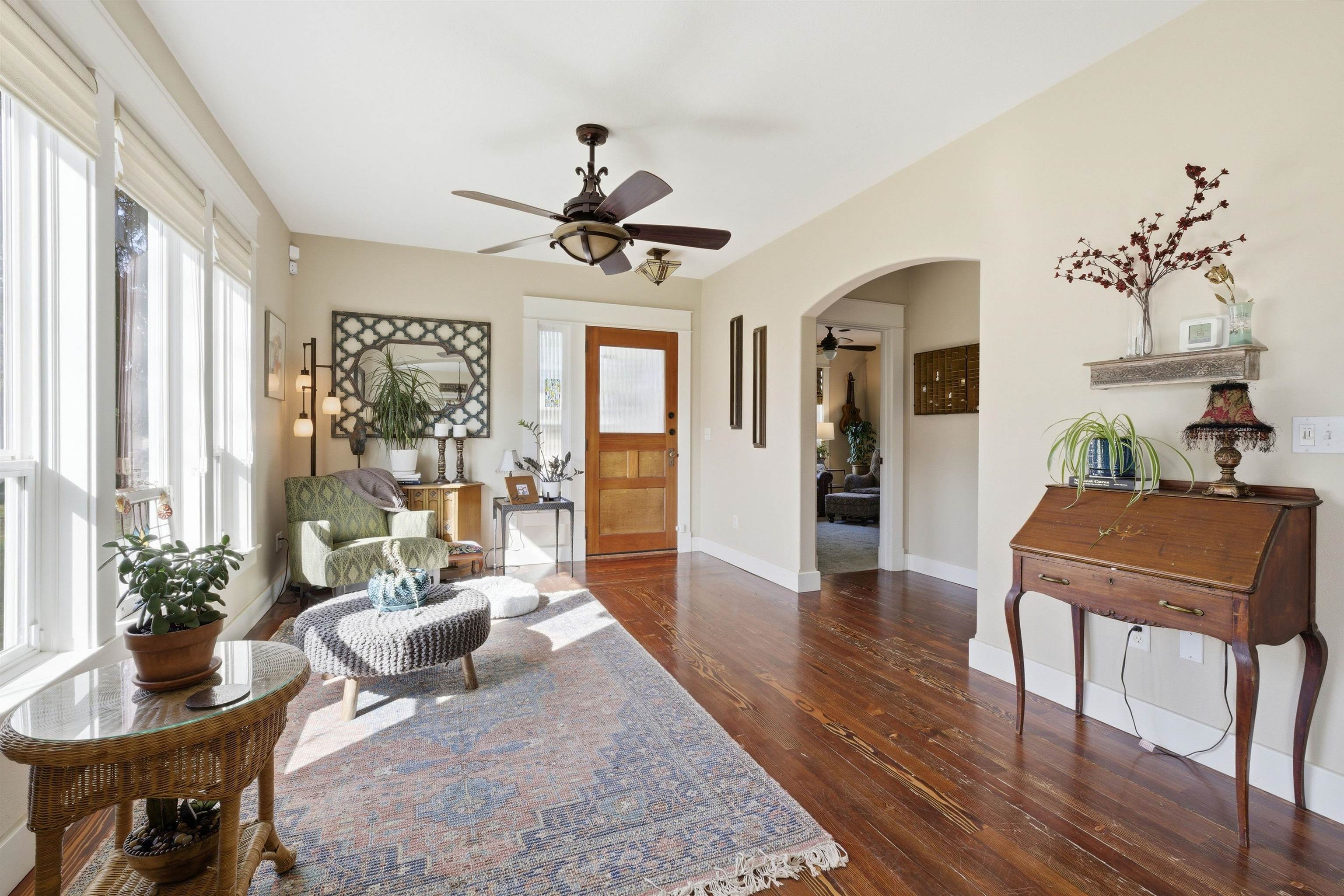 820 N Vernon Ave - Photo 3