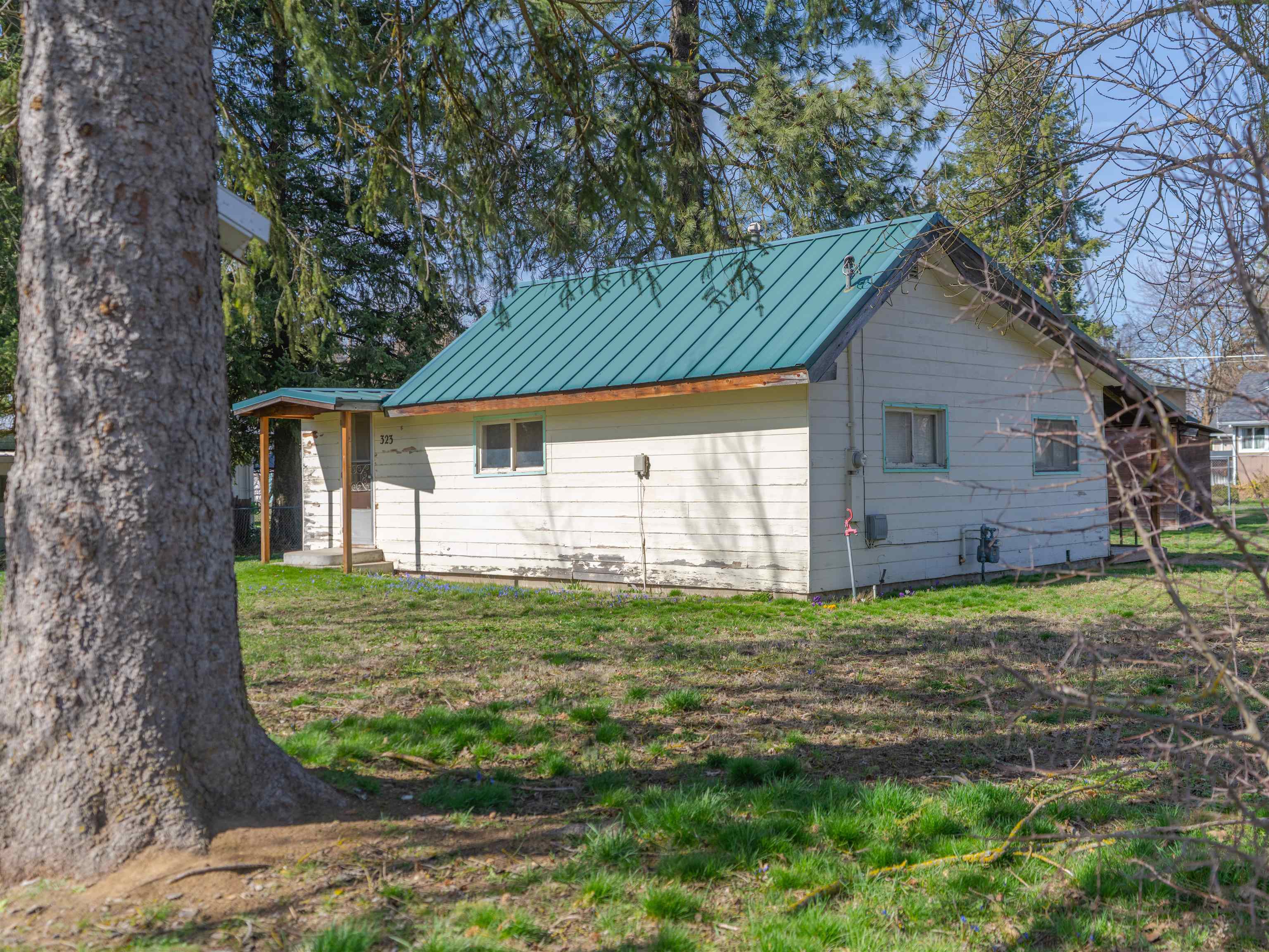 323 E D St - Photo 2