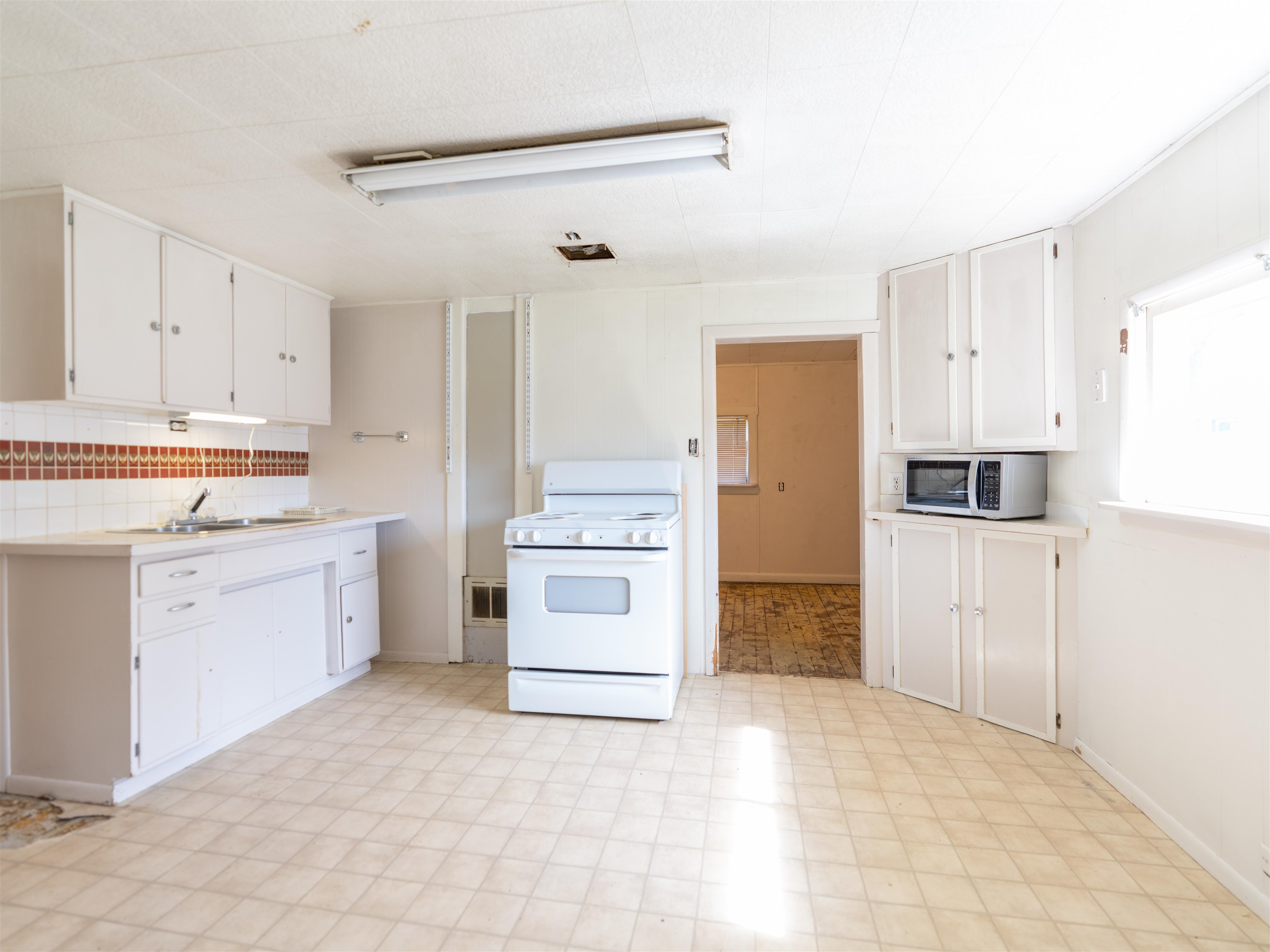 323 E D St - Photo 11
