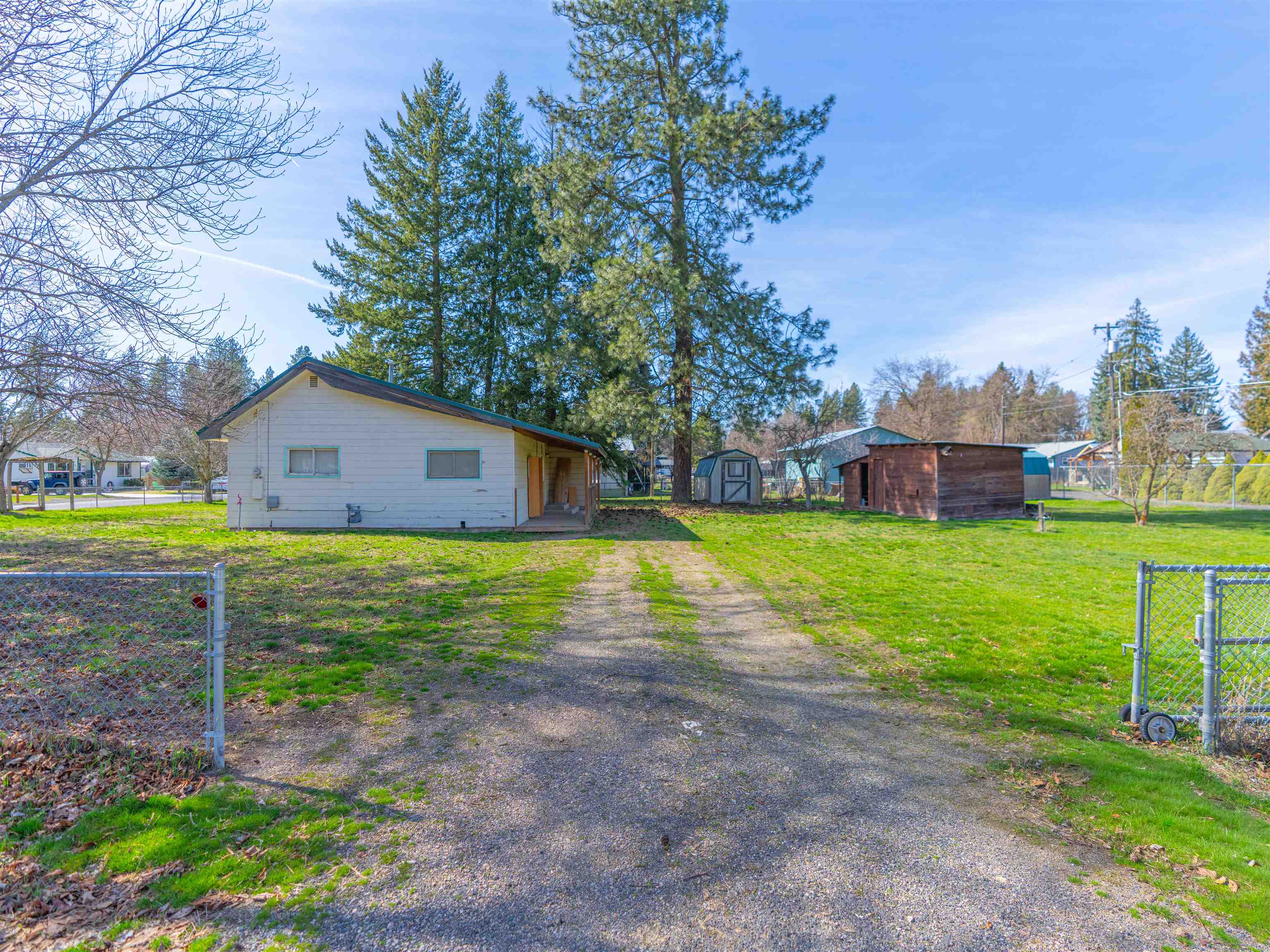 323 E D St - Photo 4