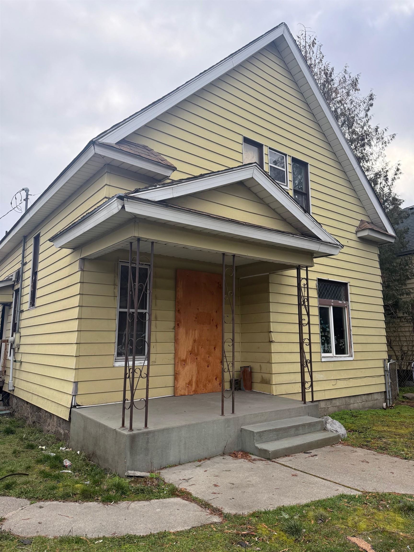 944 E Indiana Ave - Photo 3