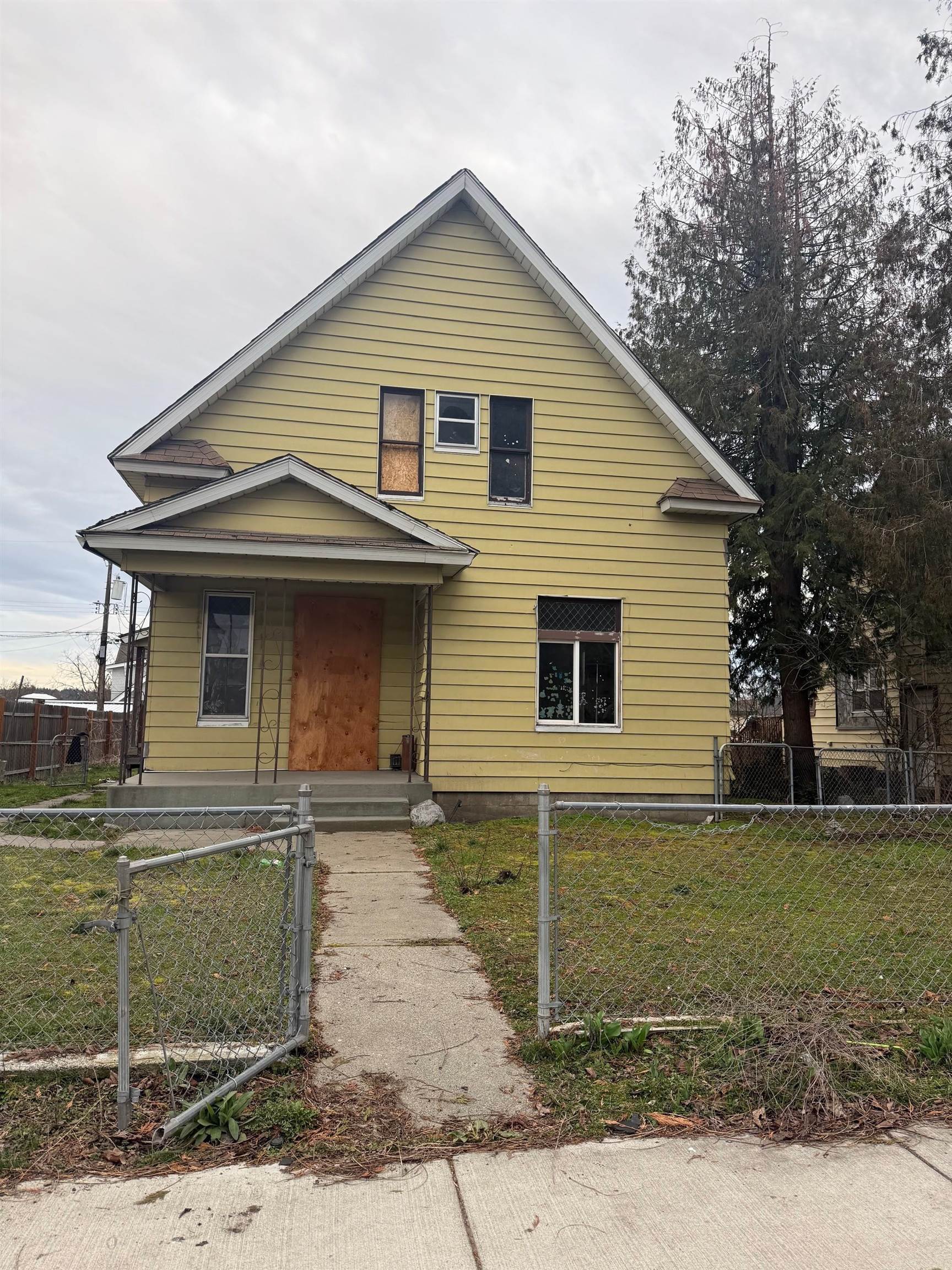 944 E Indiana Ave - Photo 4