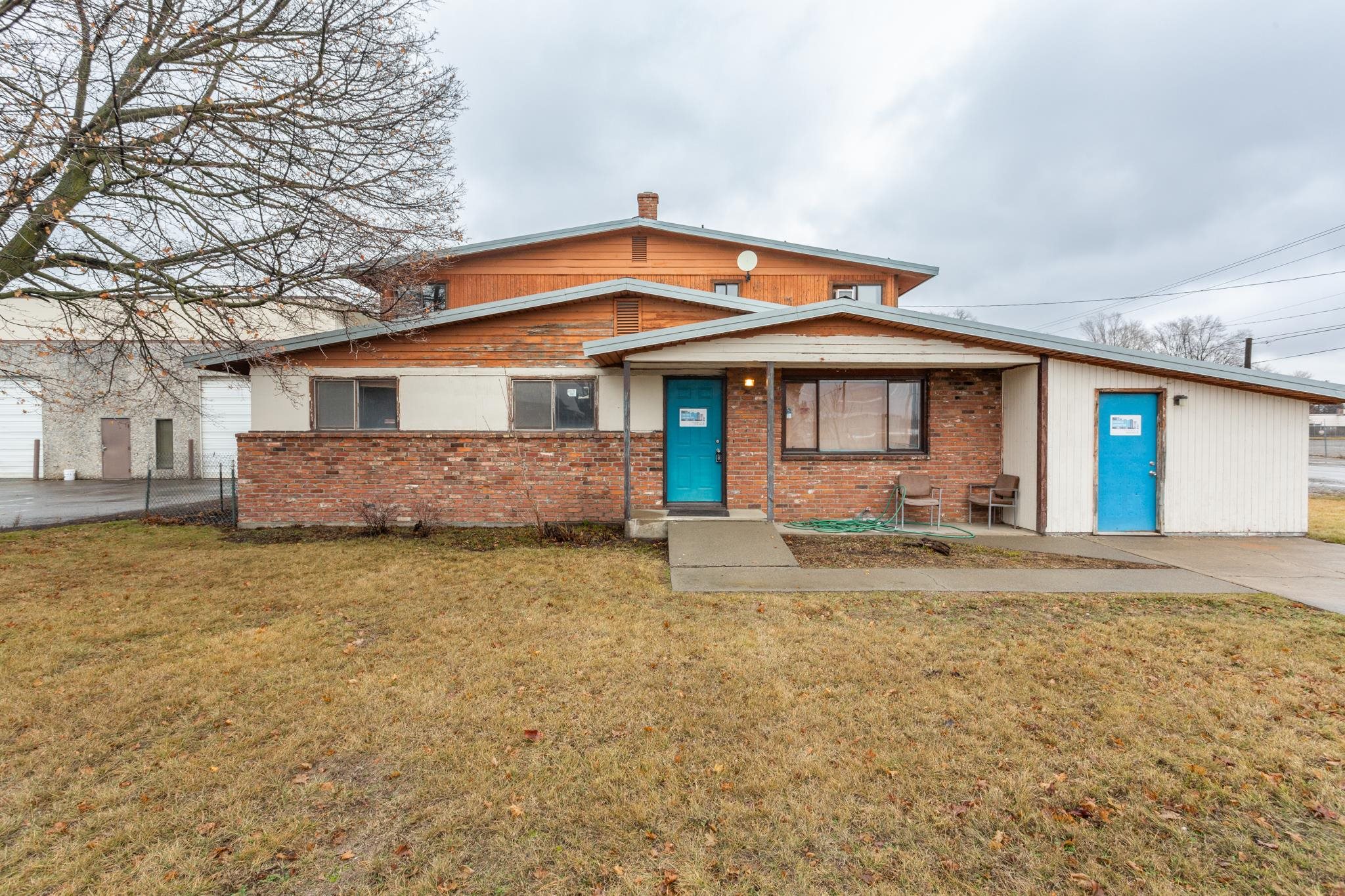 10623 E Montgomery Ave - Photo 1