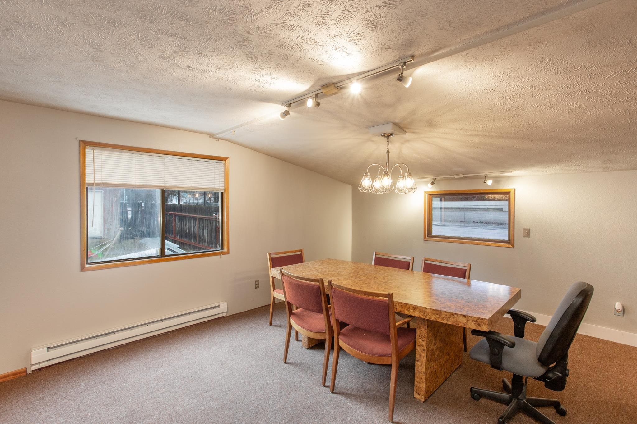 10623 E Montgomery Ave - Photo 11