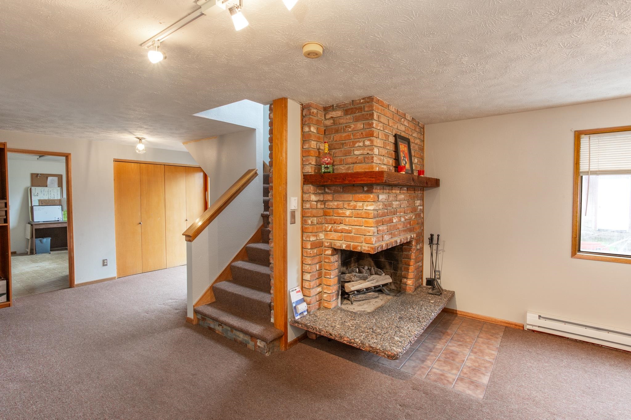 10623 E Montgomery Ave - Photo 13