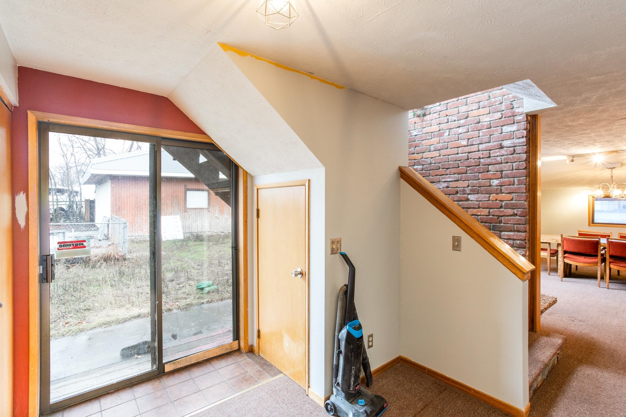 10623 E Montgomery Ave - Photo 14