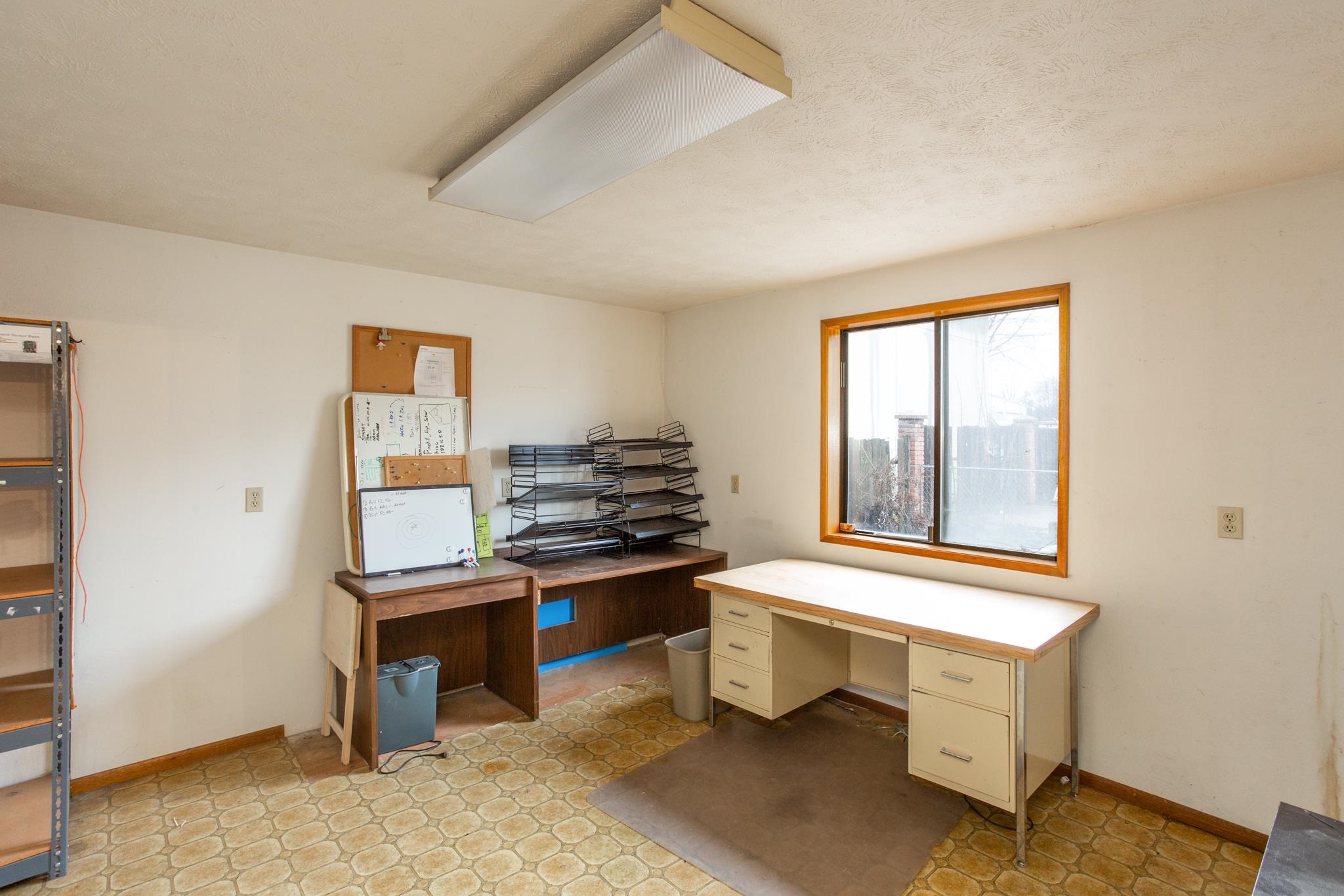 10623 E Montgomery Ave - Photo 15