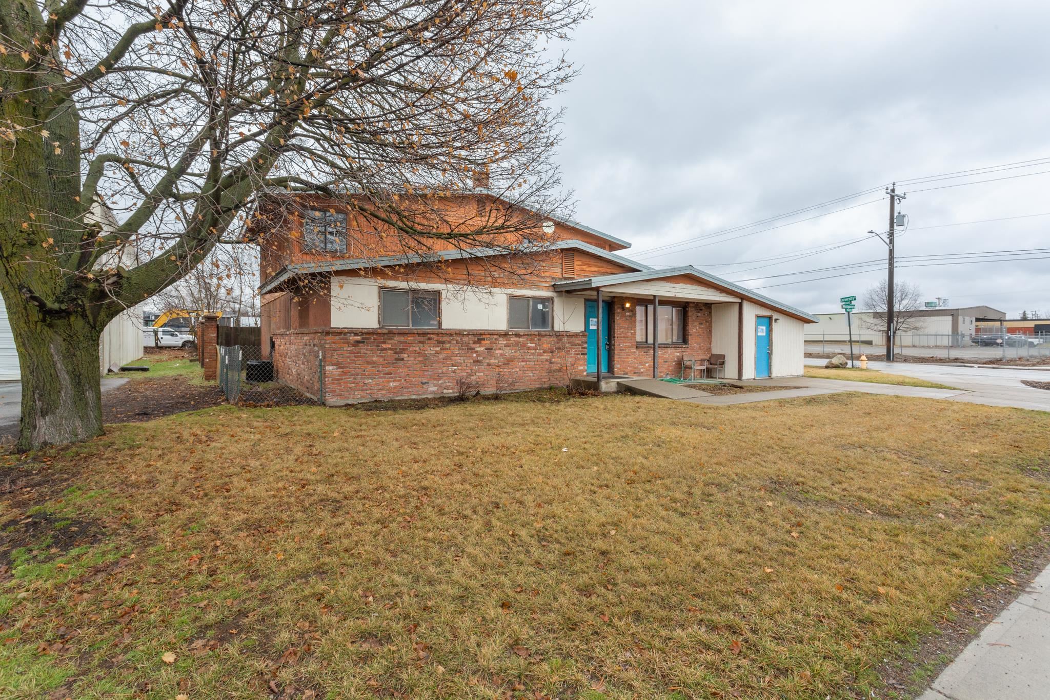 10623 E Montgomery Ave - Photo 3