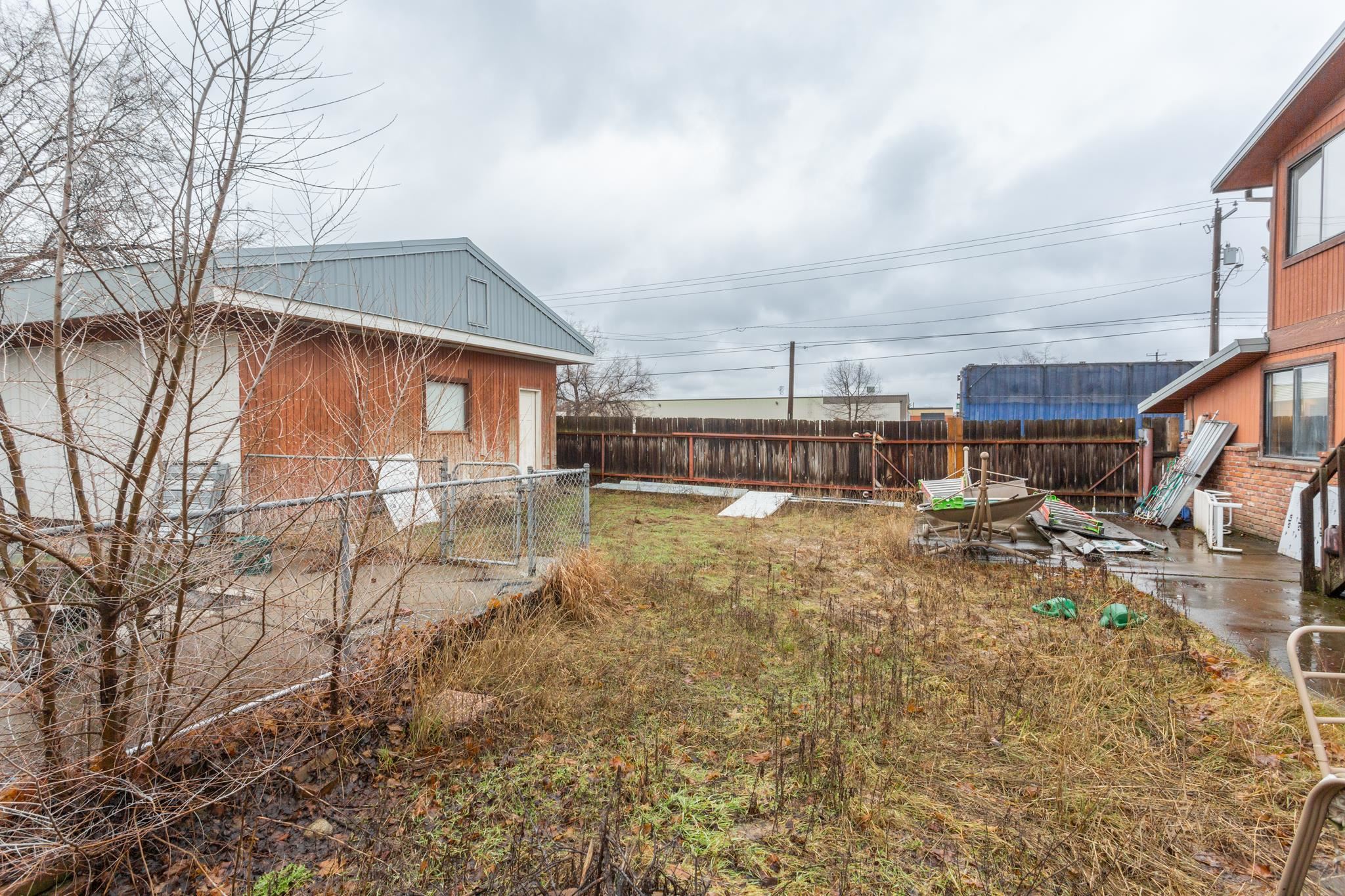 10623 E Montgomery Ave - Photo 26
