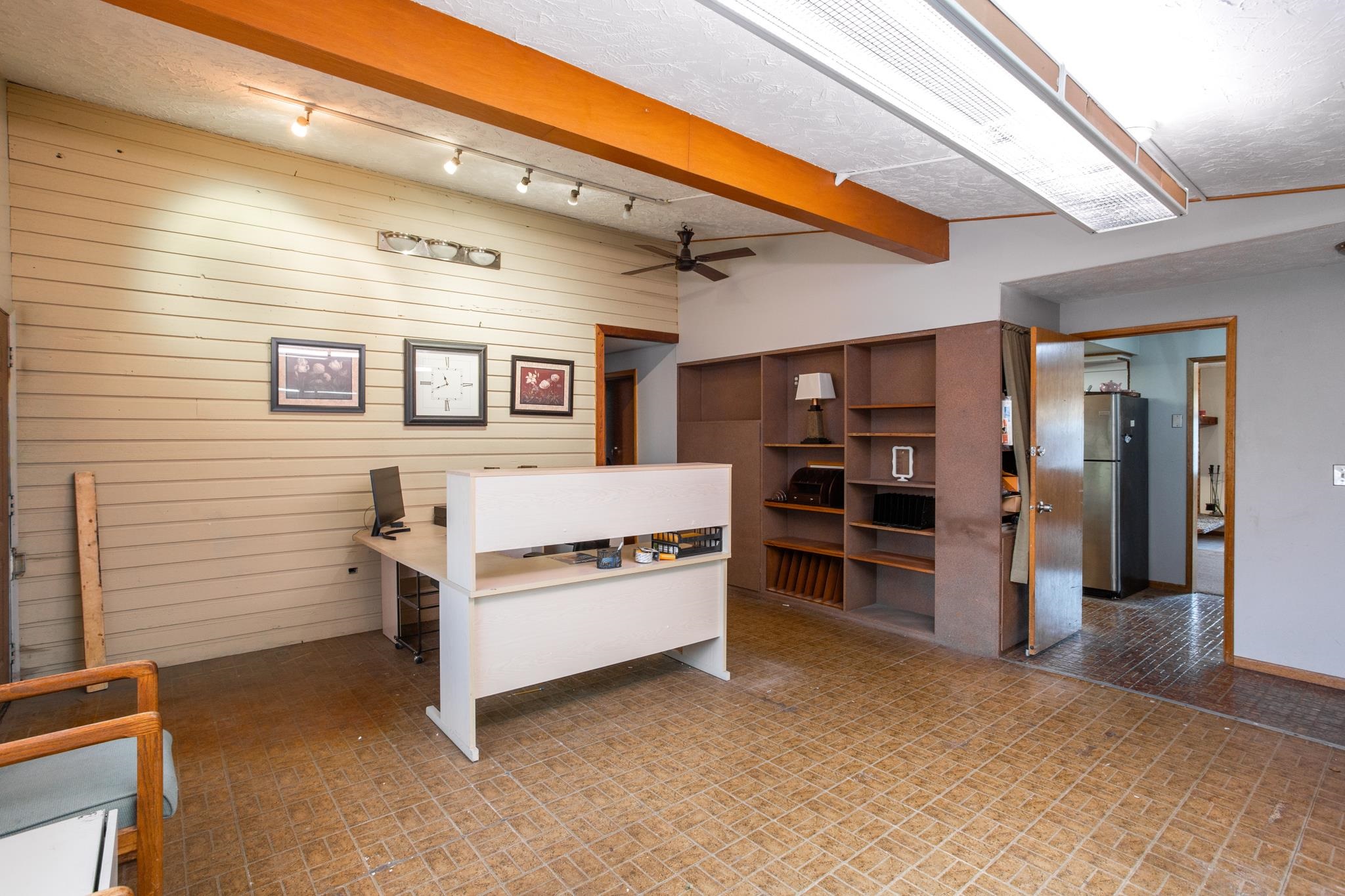 10623 E Montgomery Ave - Photo 4