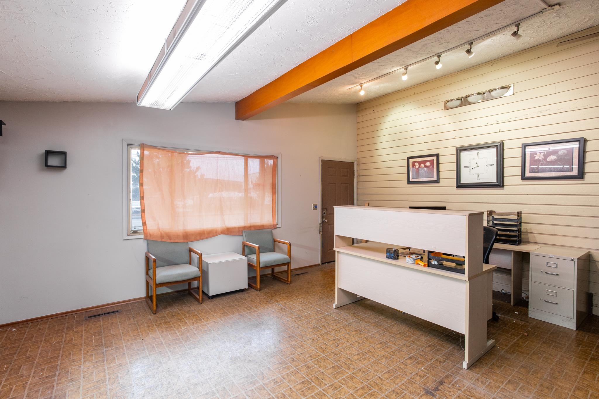 10623 E Montgomery Ave - Photo 5