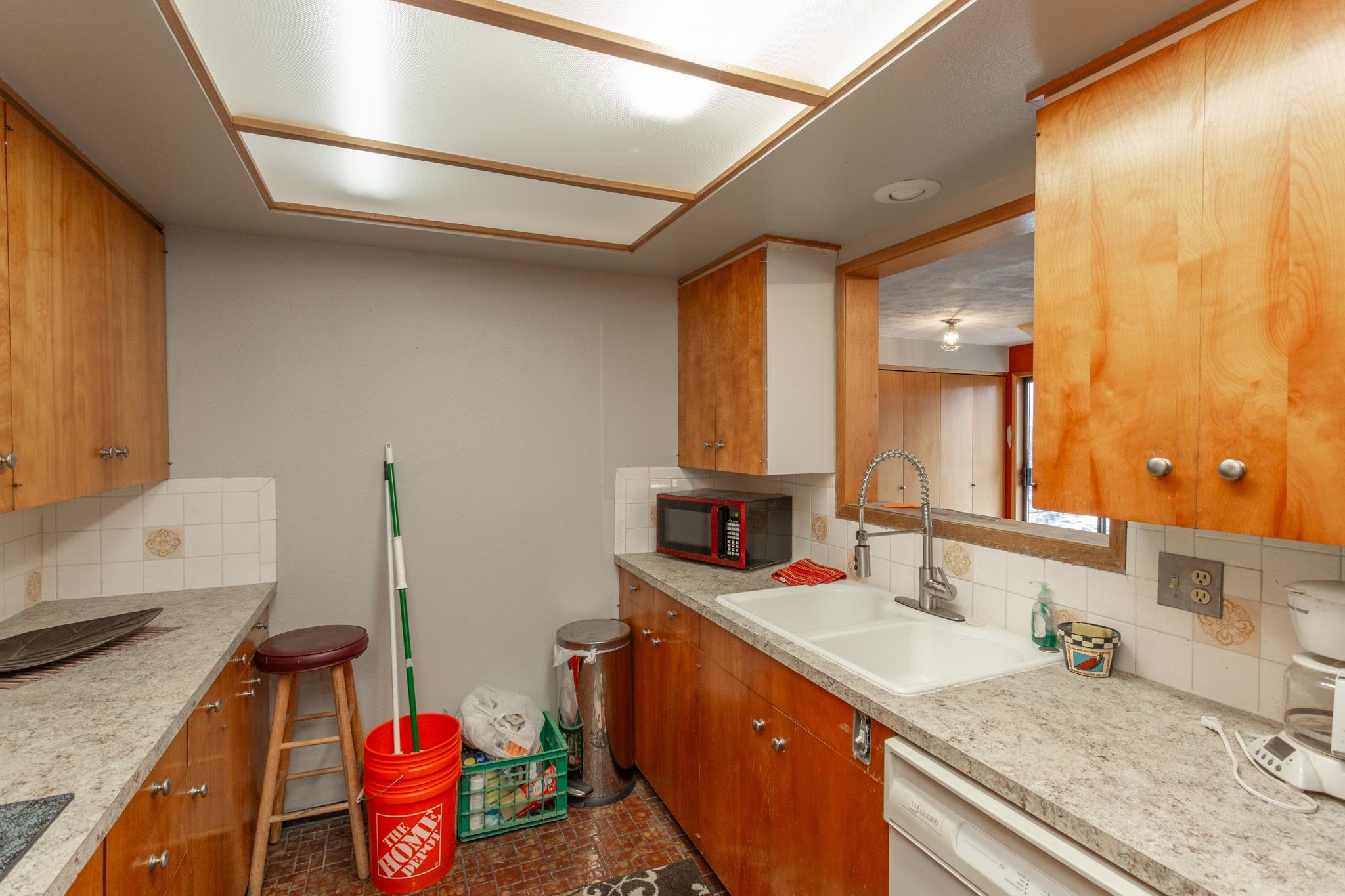 10623 E Montgomery Ave - Photo 8