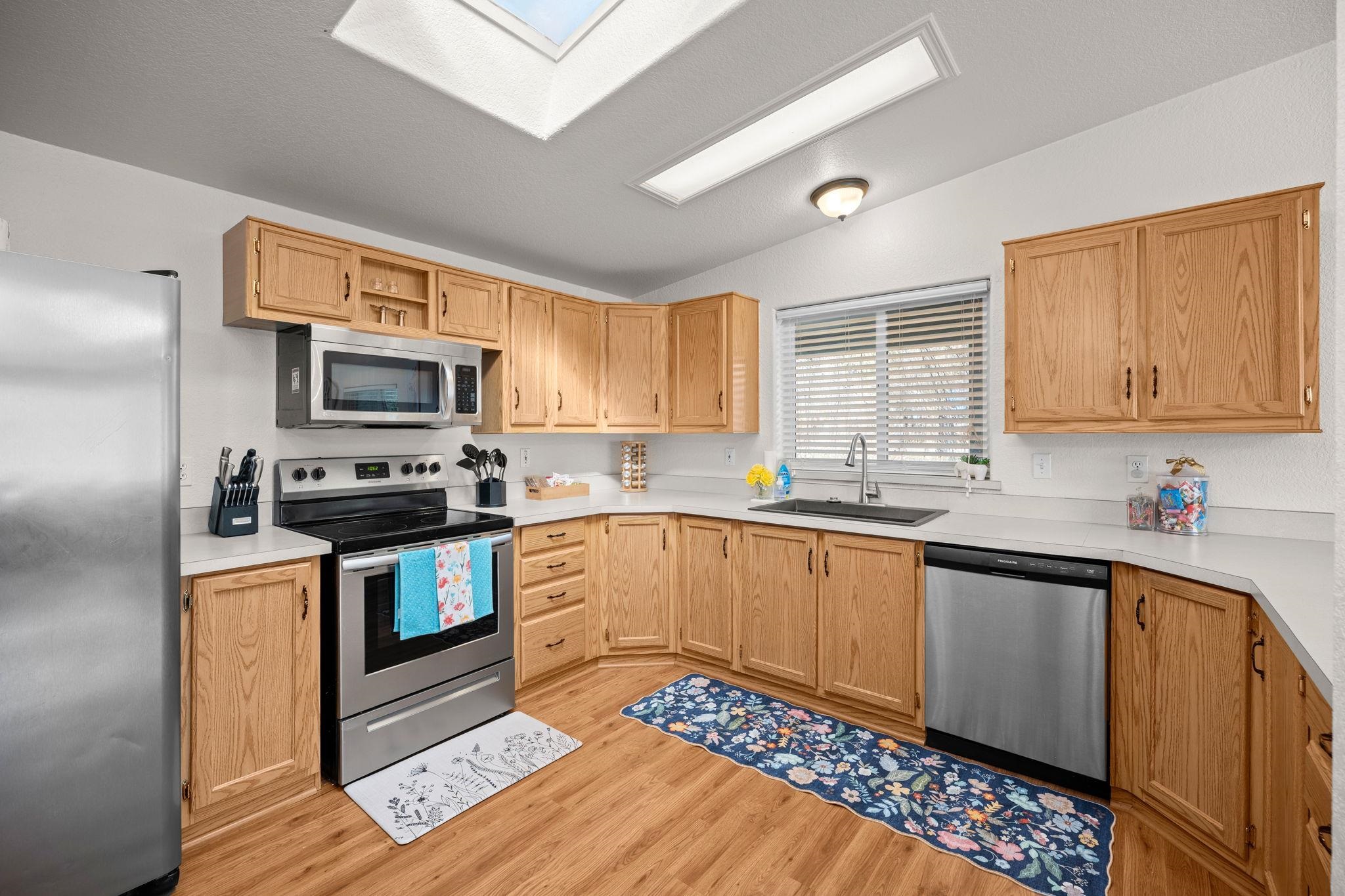 116 E C St - Photo 5