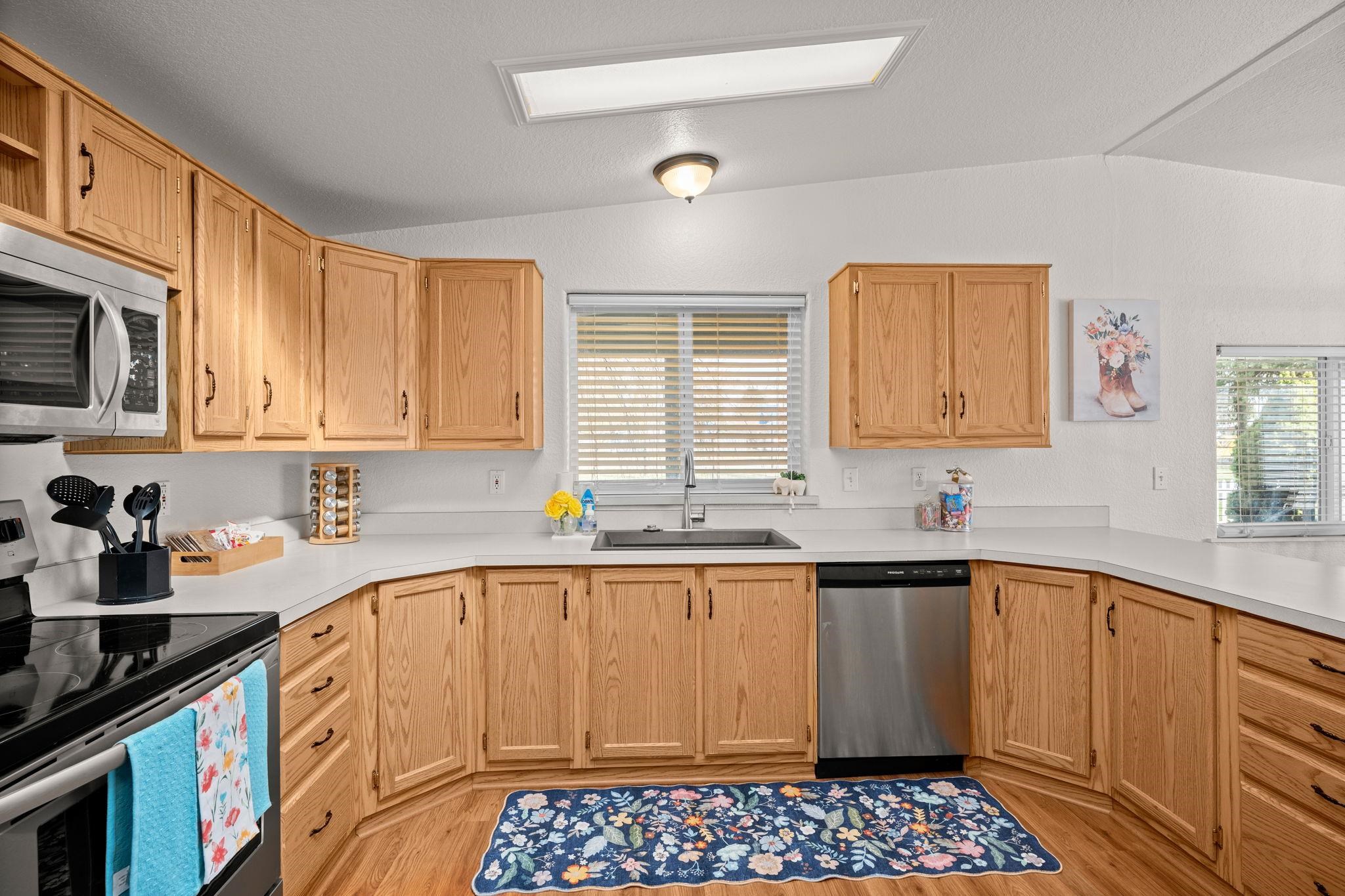 116 E C St - Photo 6