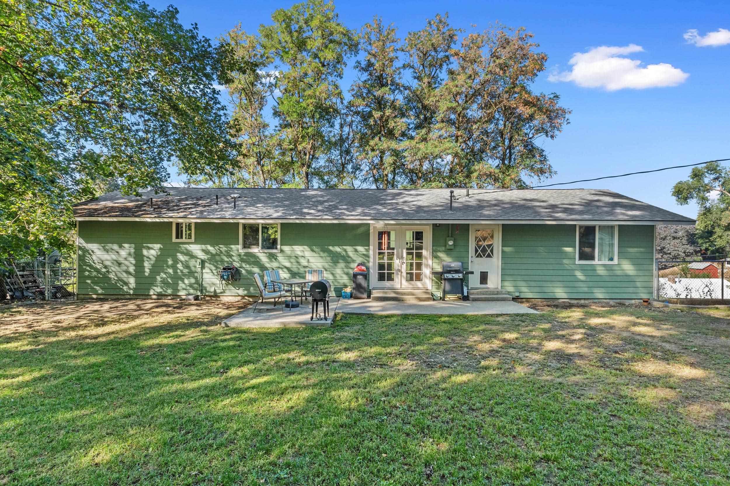 780 N Elm St - Photo 2