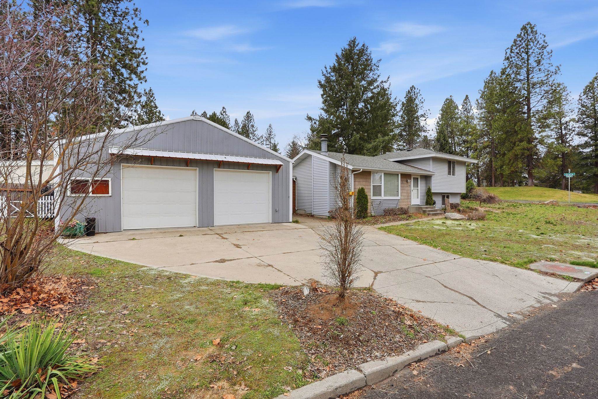 702 E Calkins Dr - Photo 2