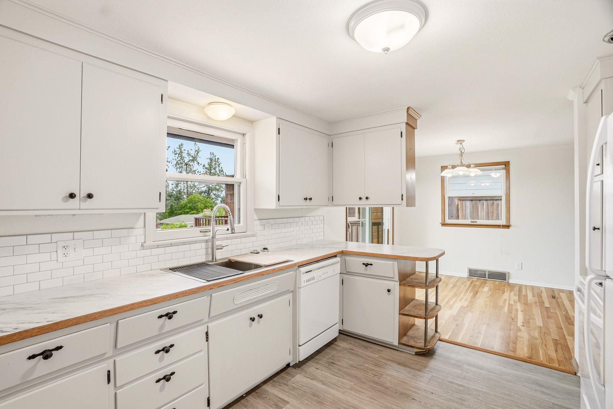 3703 E 18th Ave - Photo 9