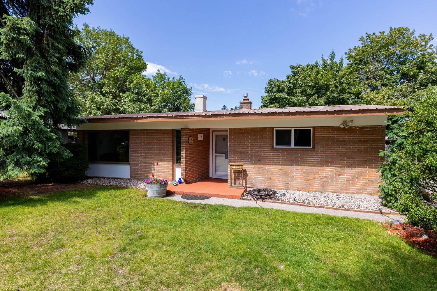 6721 N Howard St - Photo 1
