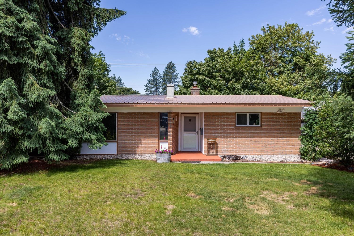 6721 N Howard St - Photo 2