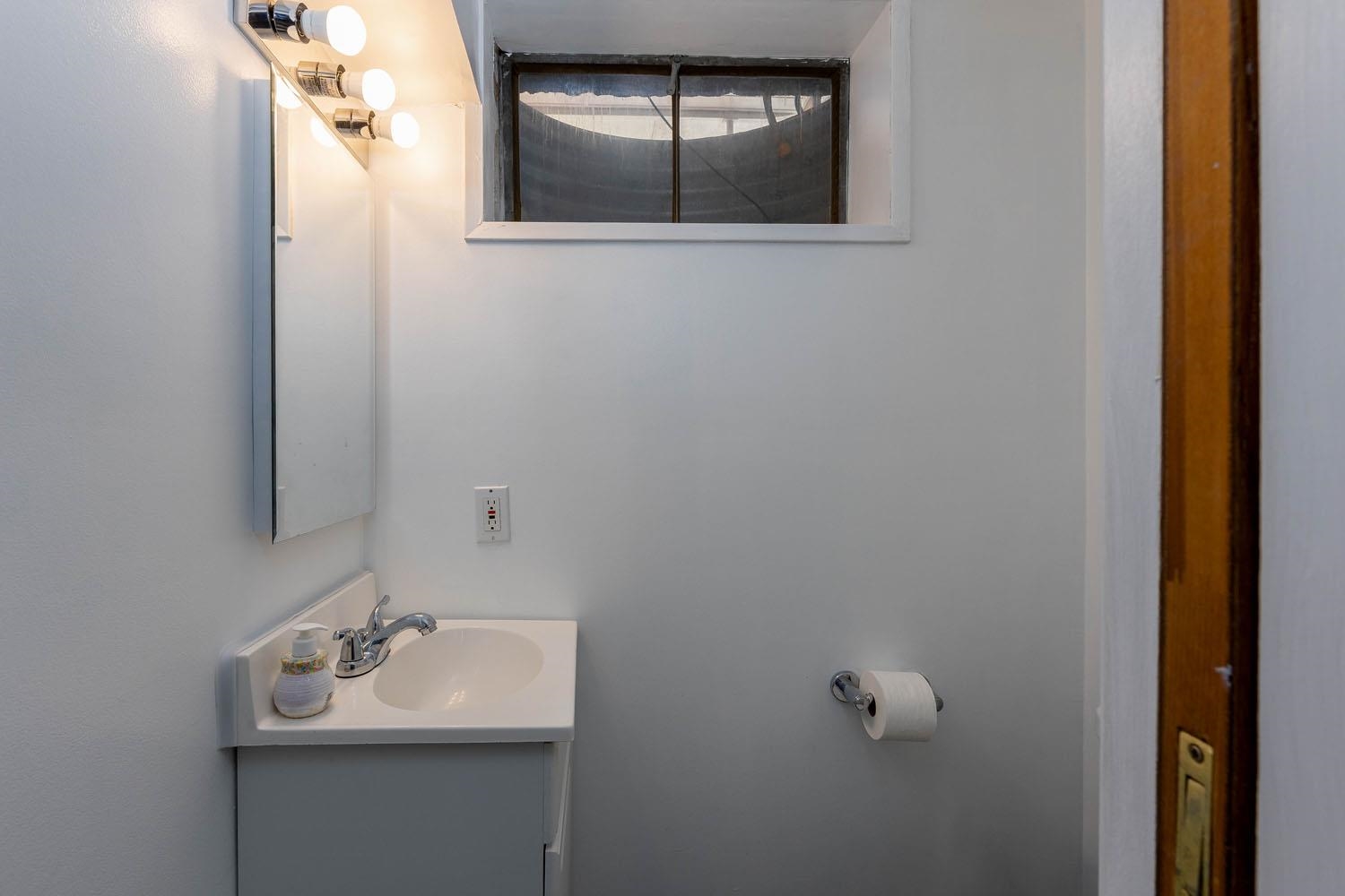 6721 N Howard St - Photo 35