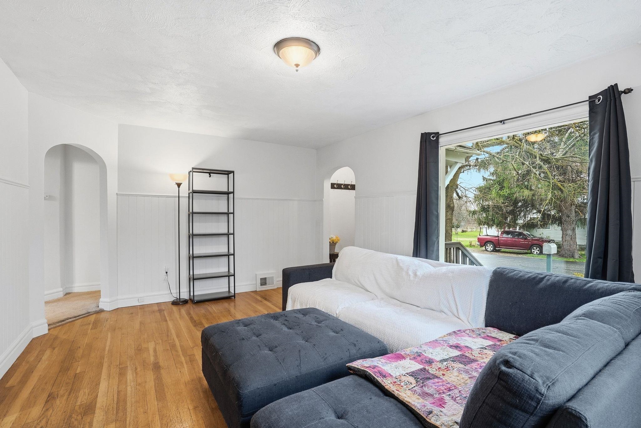 1522 N locust Rd - Photo 4