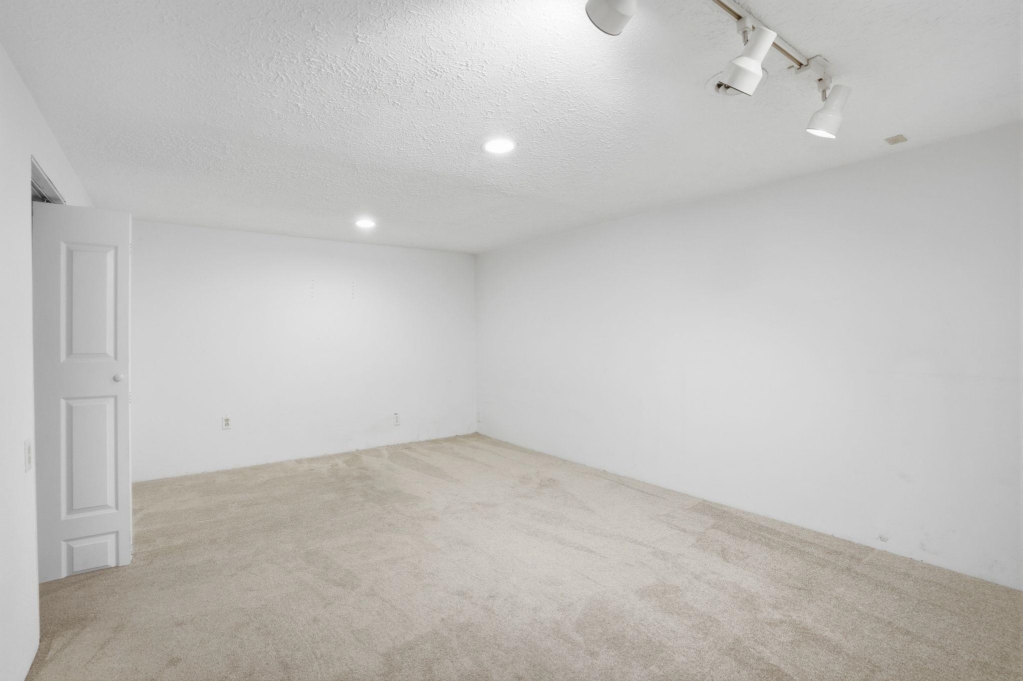3802 W Francis Ave - Photo 27
