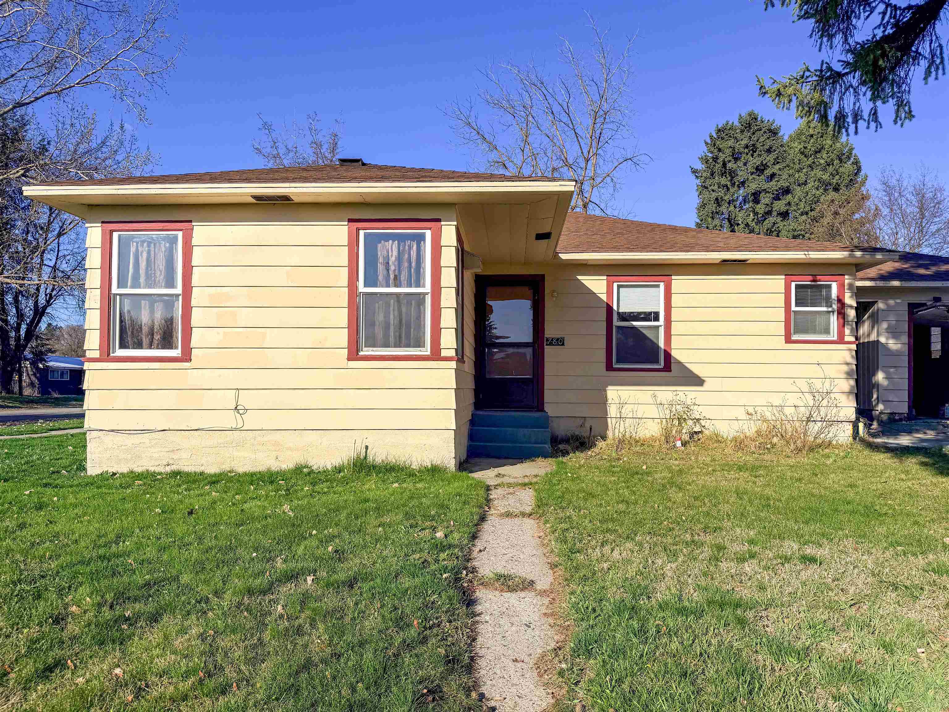 780 S Larch St - Photo 1