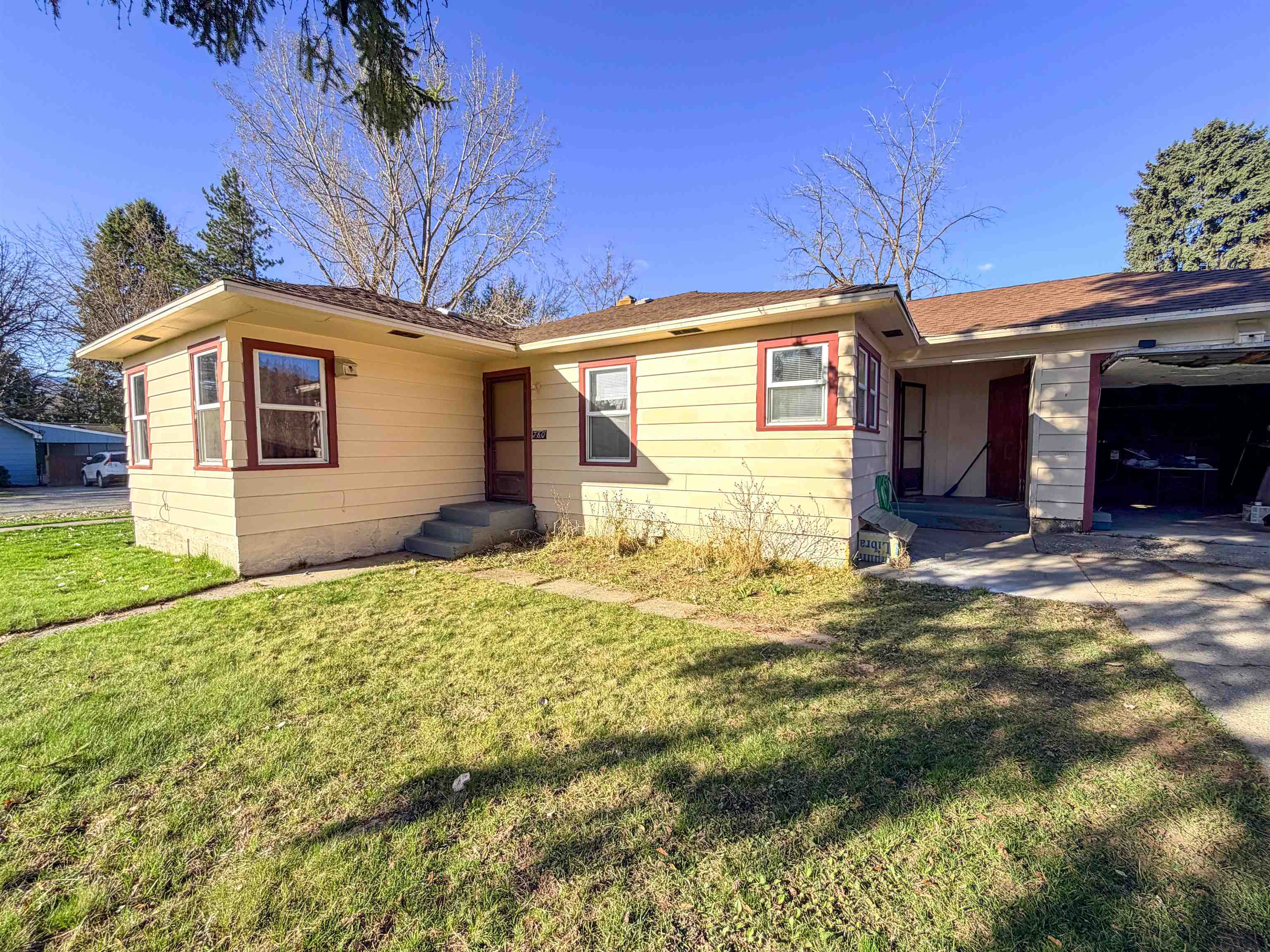 780 S Larch St - Photo 2