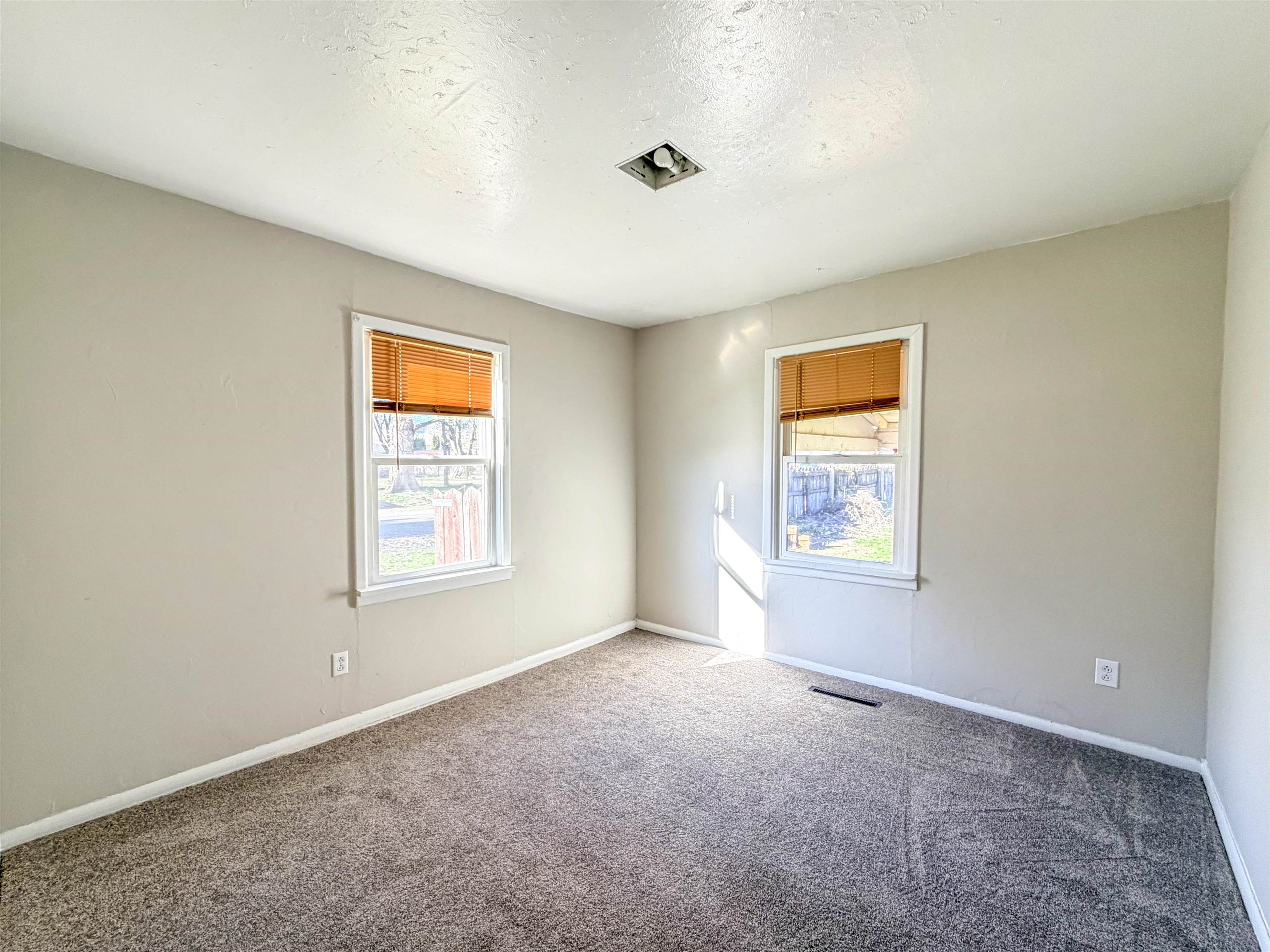 780 S Larch St - Photo 12