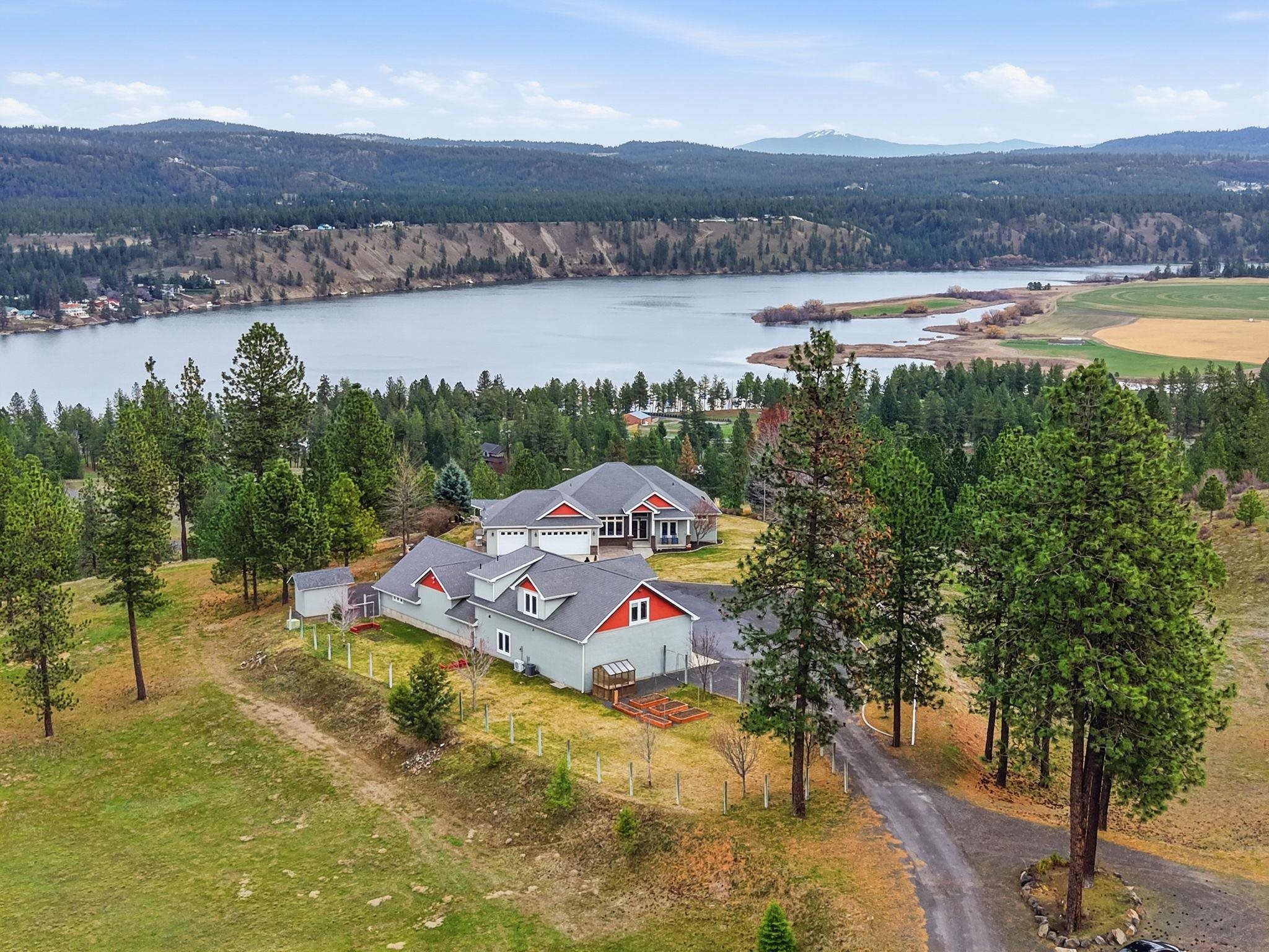 18528 N Valley Rd - Photo 1